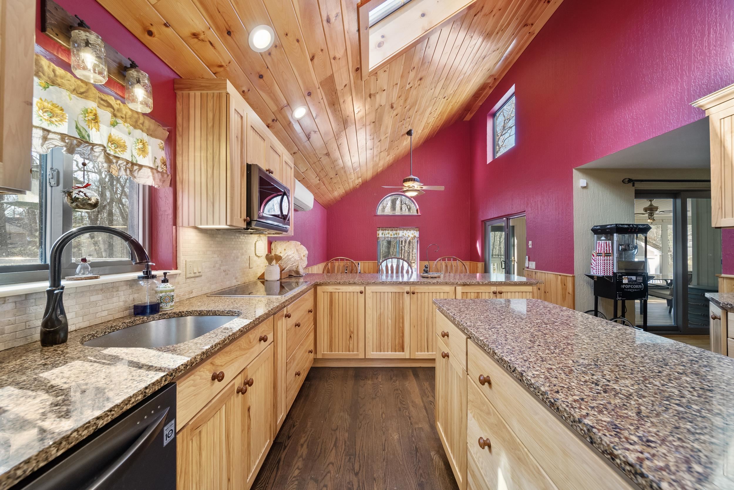 2 Remington Ct, Derry, NH 03038