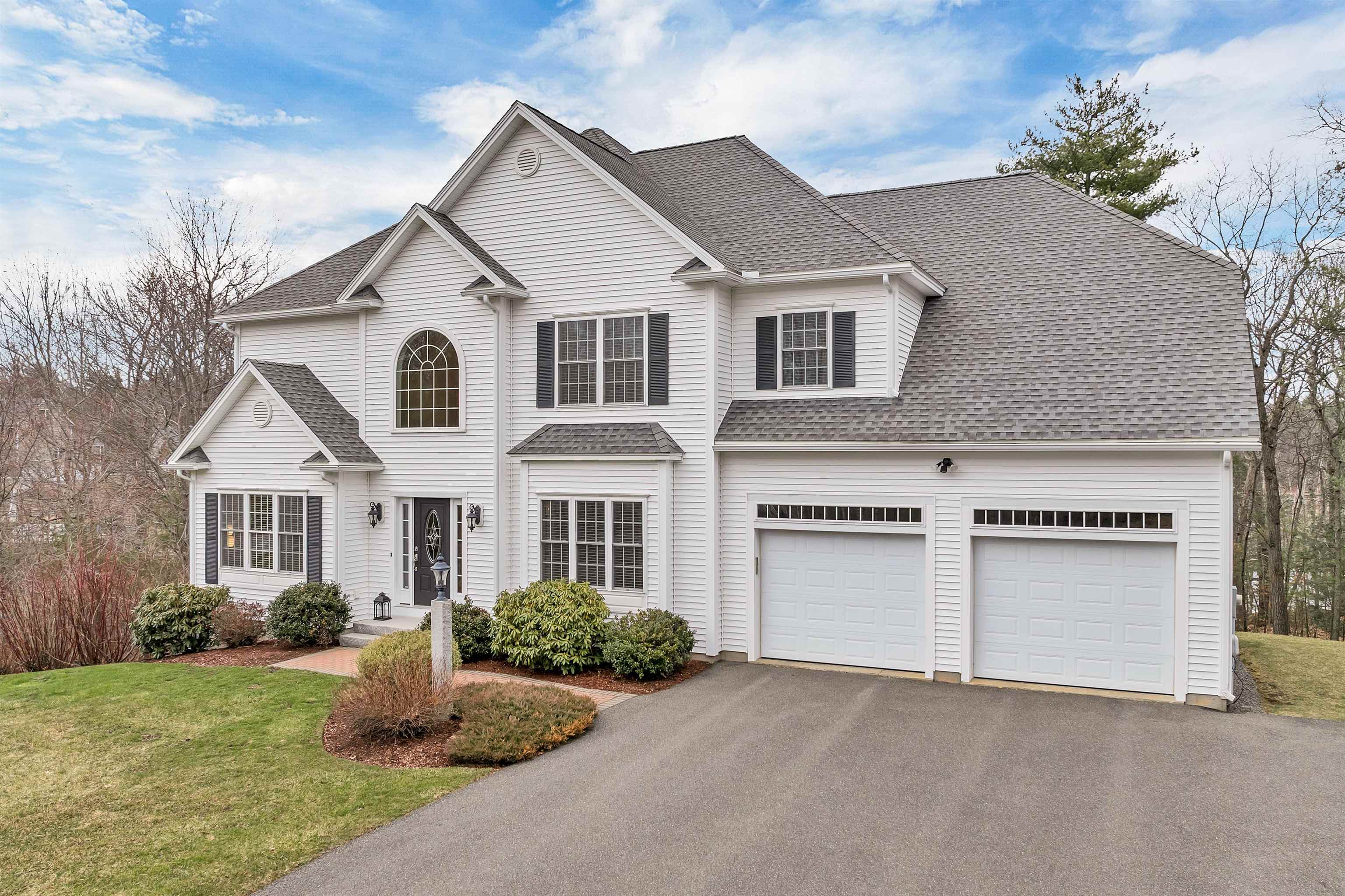 MLS 5033629: 10 Jacob Road, Windham NH