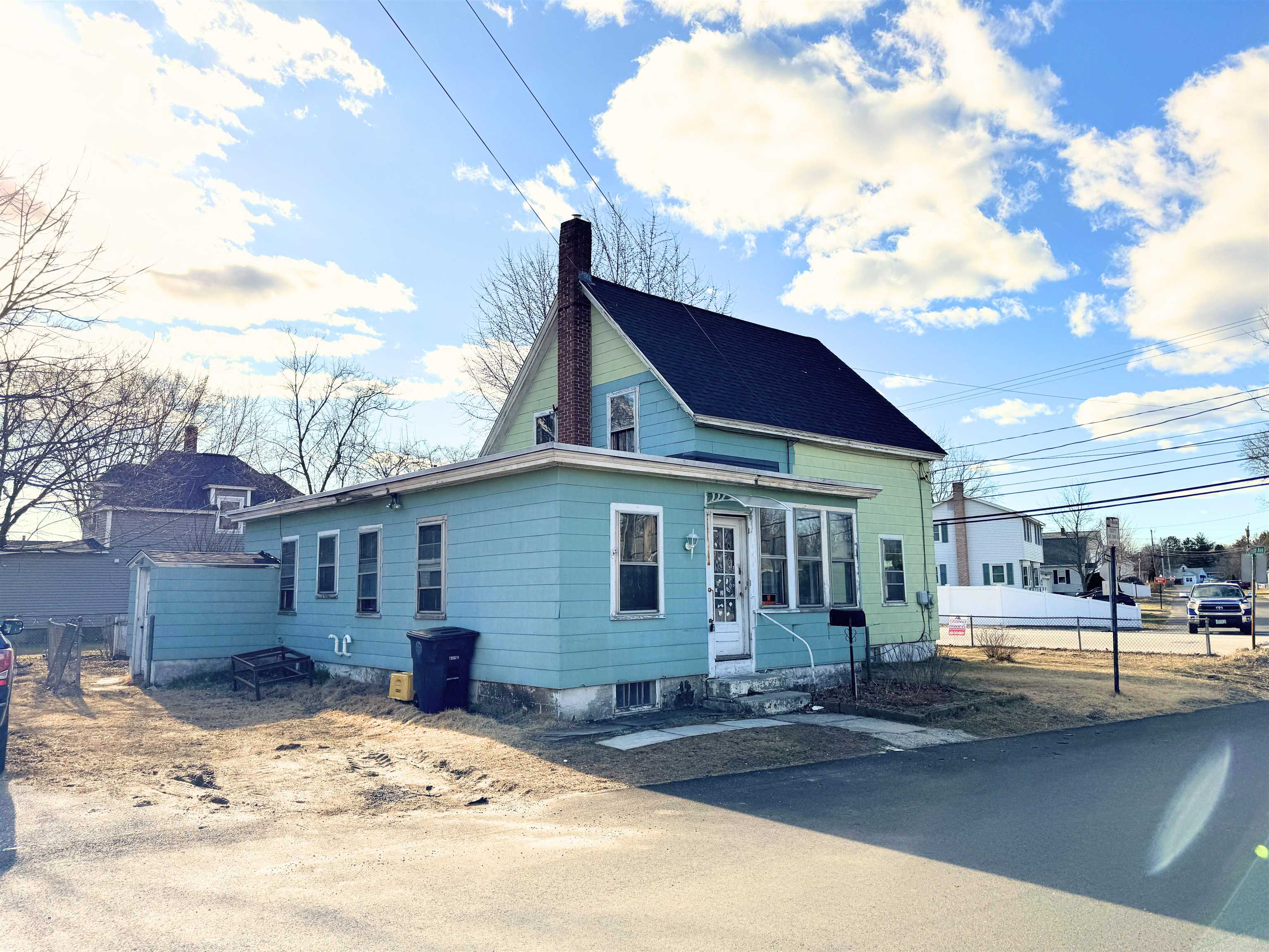 MLS 5033851: 180 Kinsley Street, Nashua NH