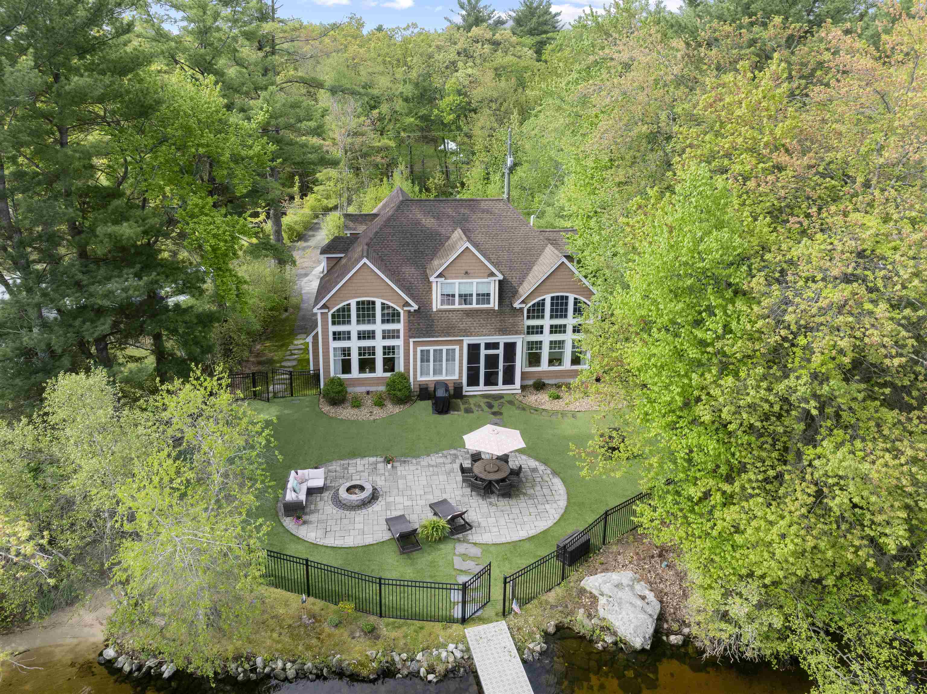 Photo of 23 Whitneys Grove Road Derry NH 03038