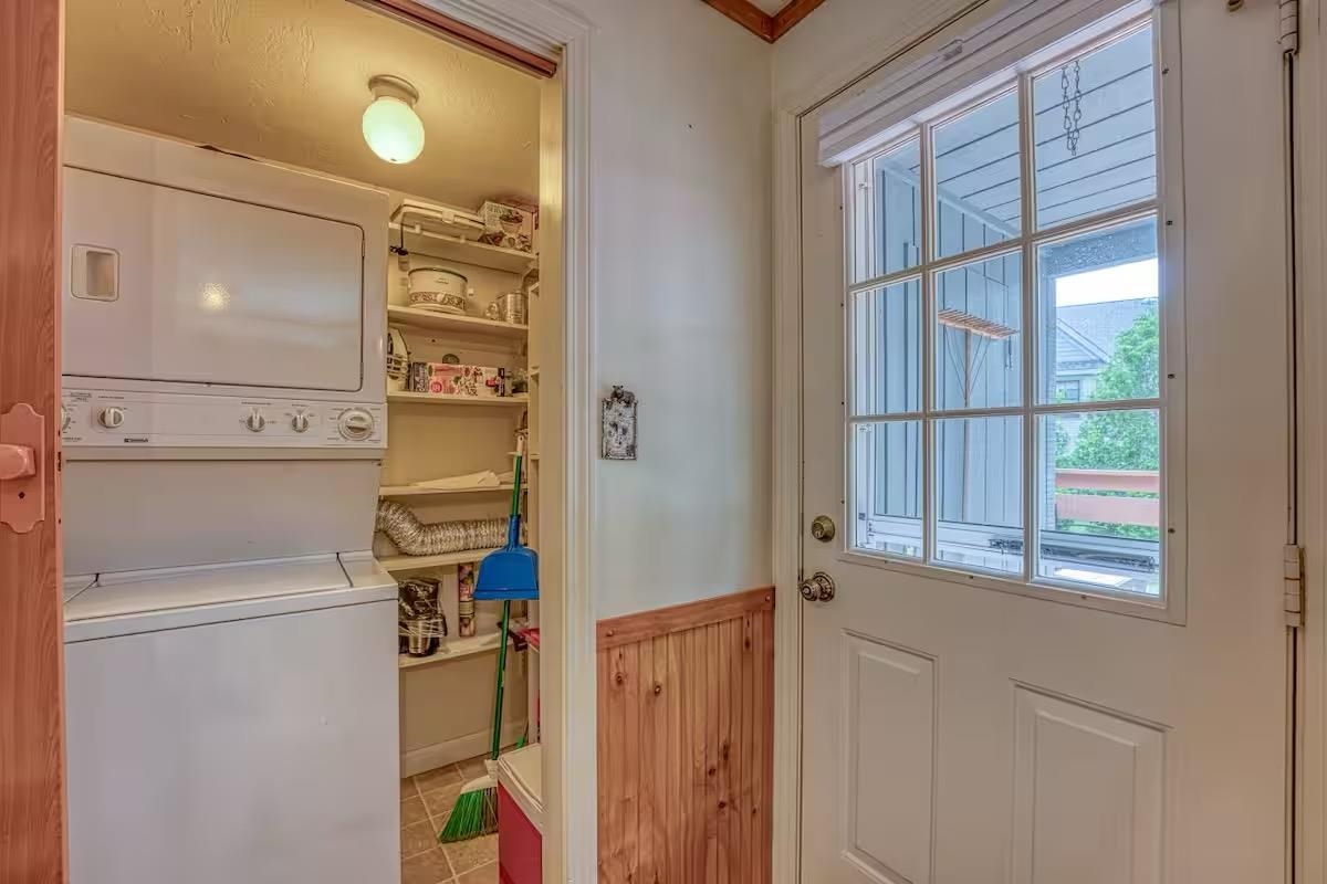 14 Adams Dr, Woodstock, NH 03262