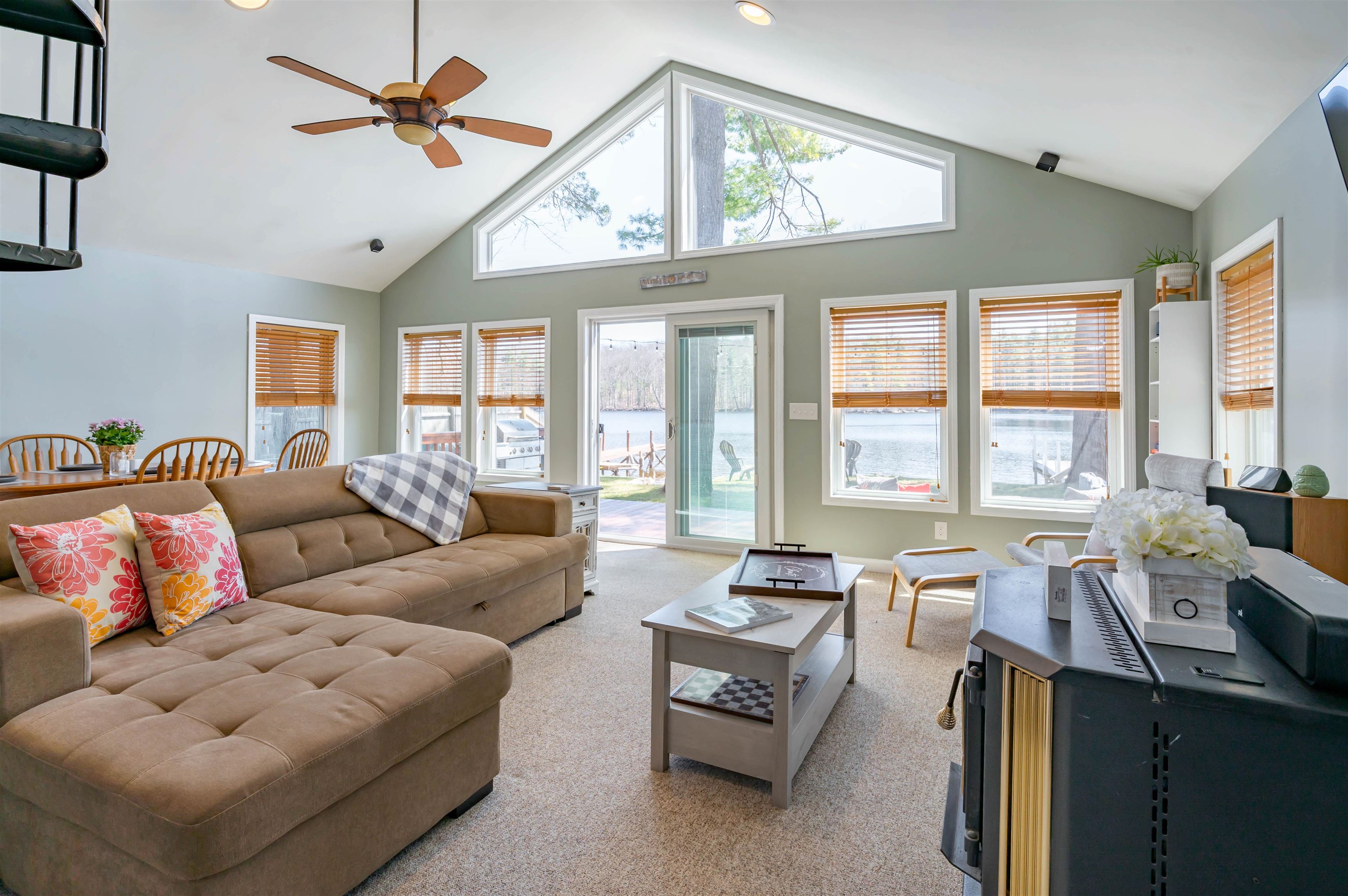 MLS 5036471: 1011 Collettes Grove Road, Derry NH