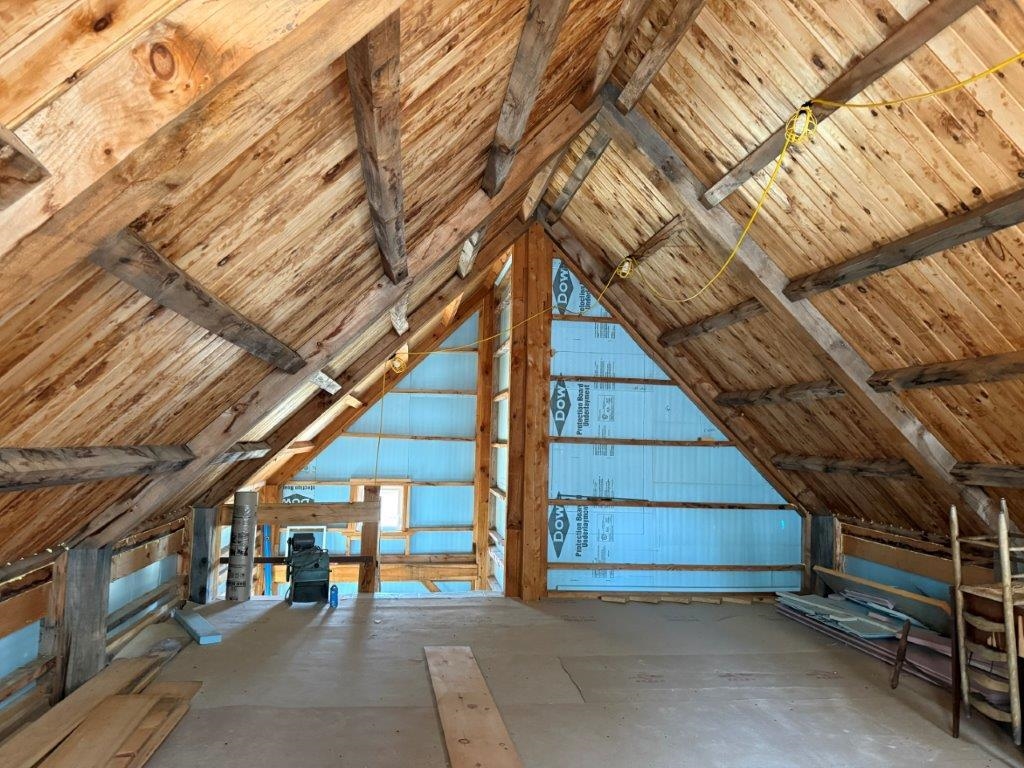 Exposed Beams 23050693