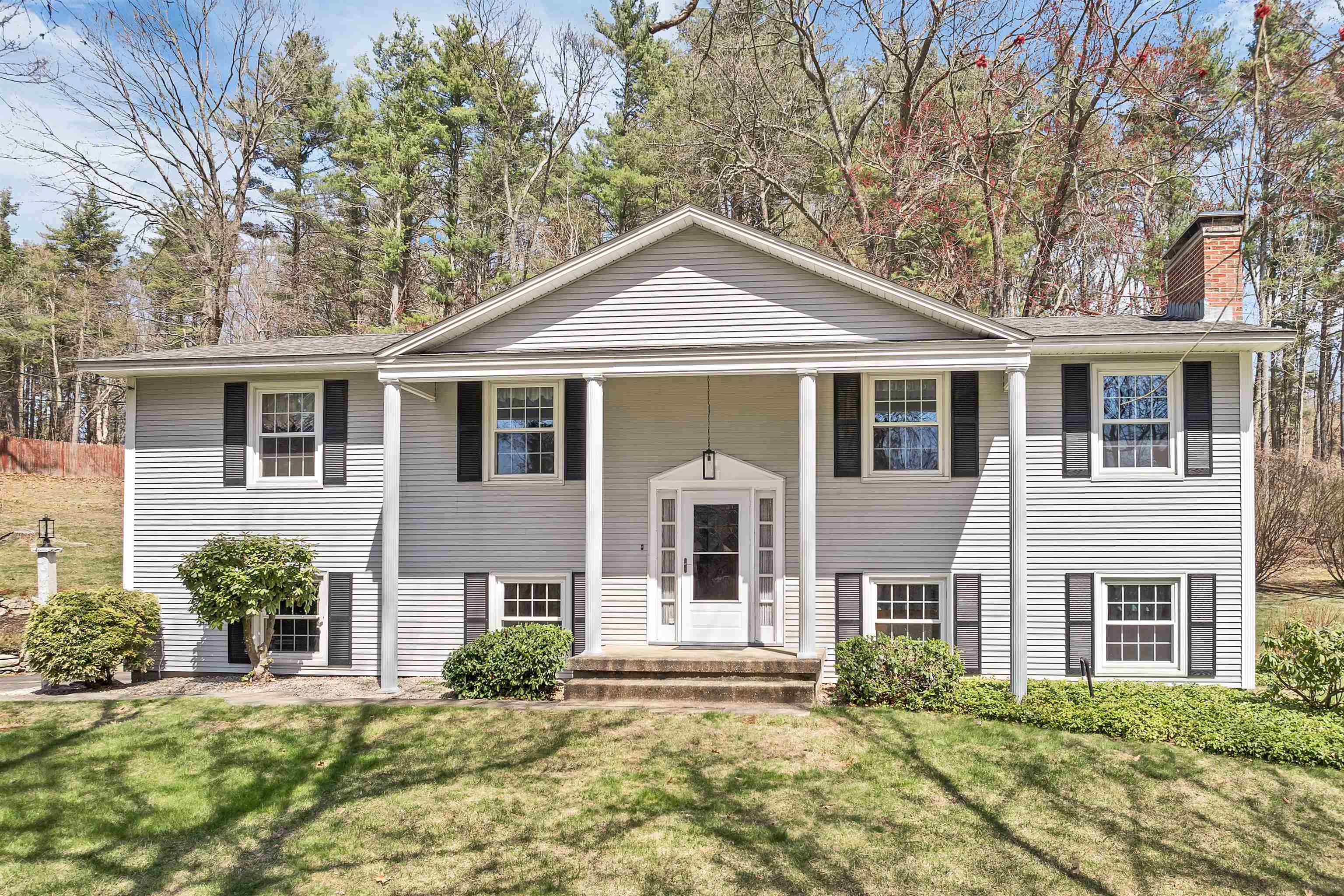 MLS 5037412: 10 Mockingbird Hill Road, Windham NH