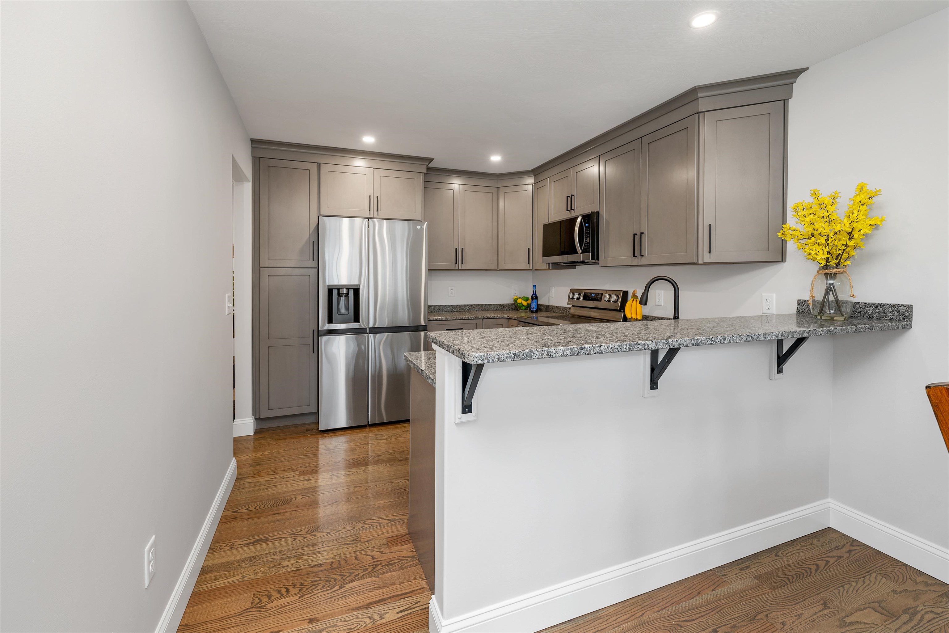 9-C Mustang Dr, Litchfield, NH 03052