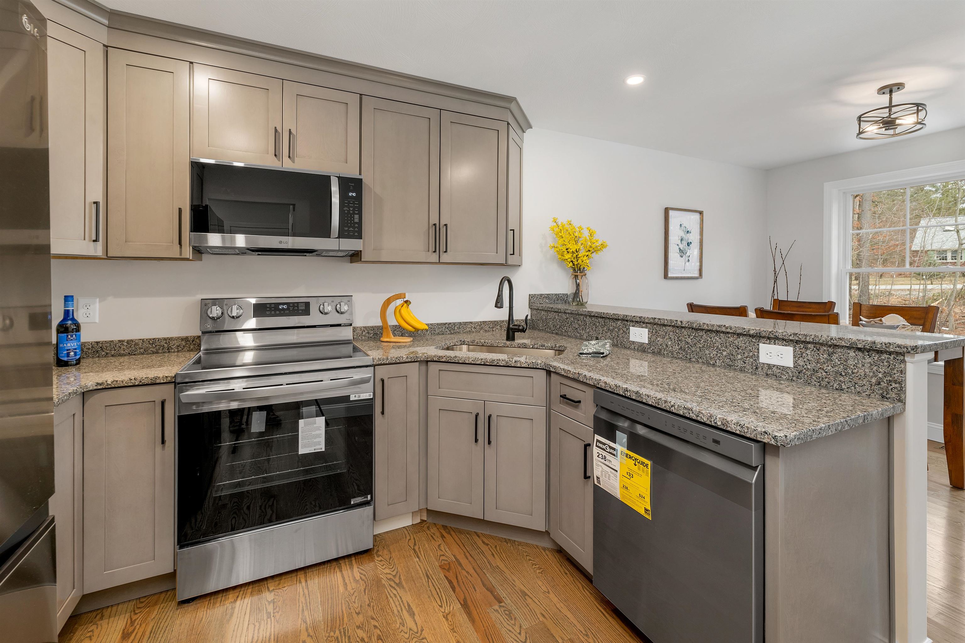 9-C Mustang Dr, Litchfield, NH 03052