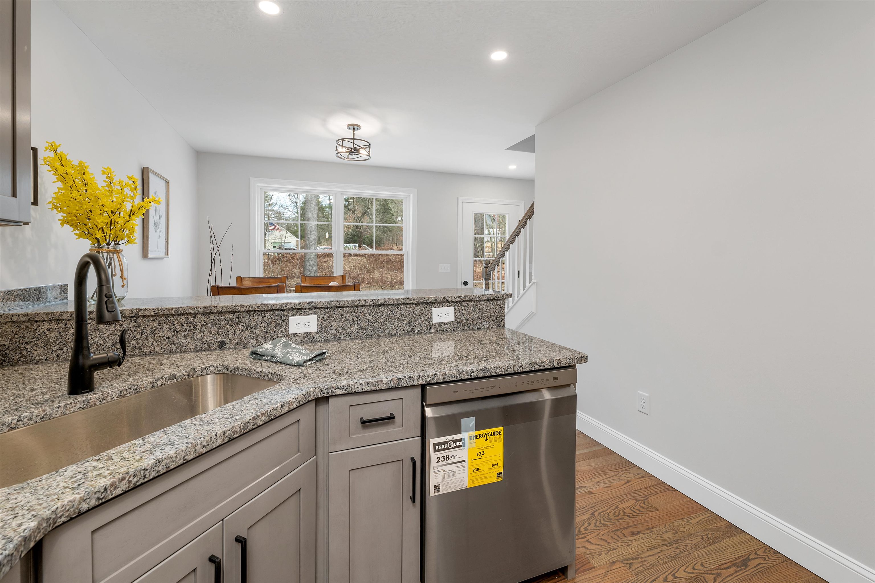 9-C Mustang Dr, Litchfield, NH 03052