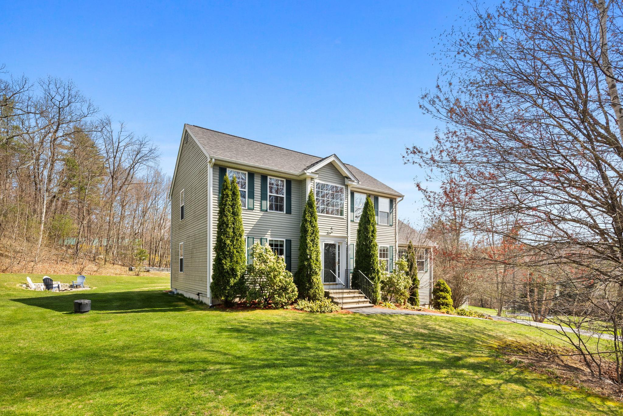 MLS 5037670: 16 Creek Hill Drive, Hampstead NH