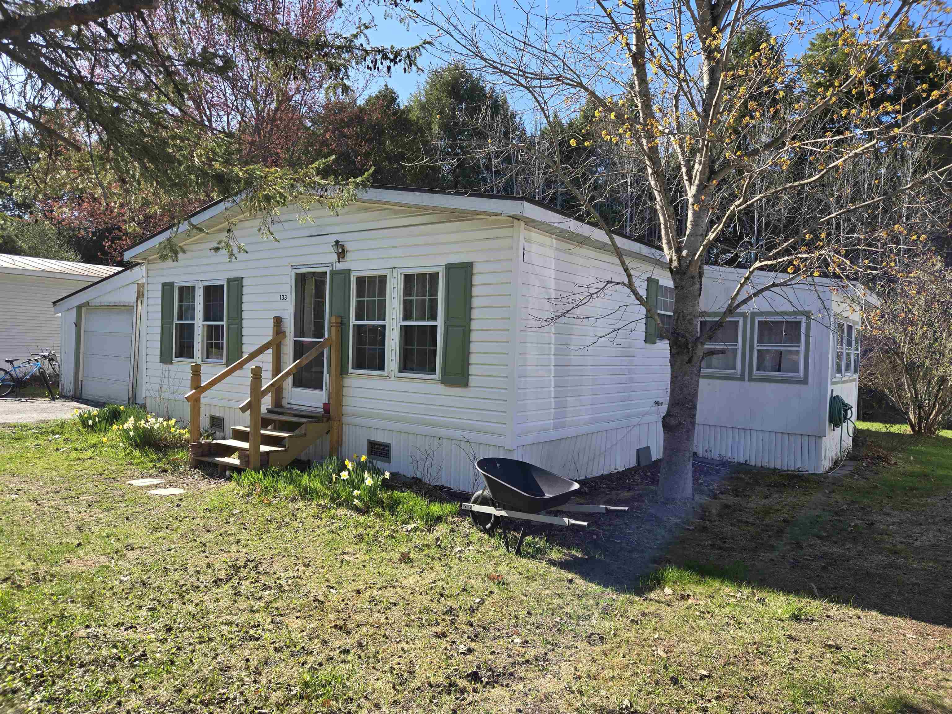 Homes for sale in Hartford, VT | 133 Willow Cir, Hartford, VT 05091 | MLS# 5039184