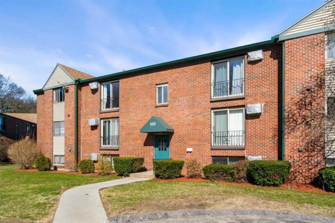 Photo of 132 English village Road Manchester NH 03102