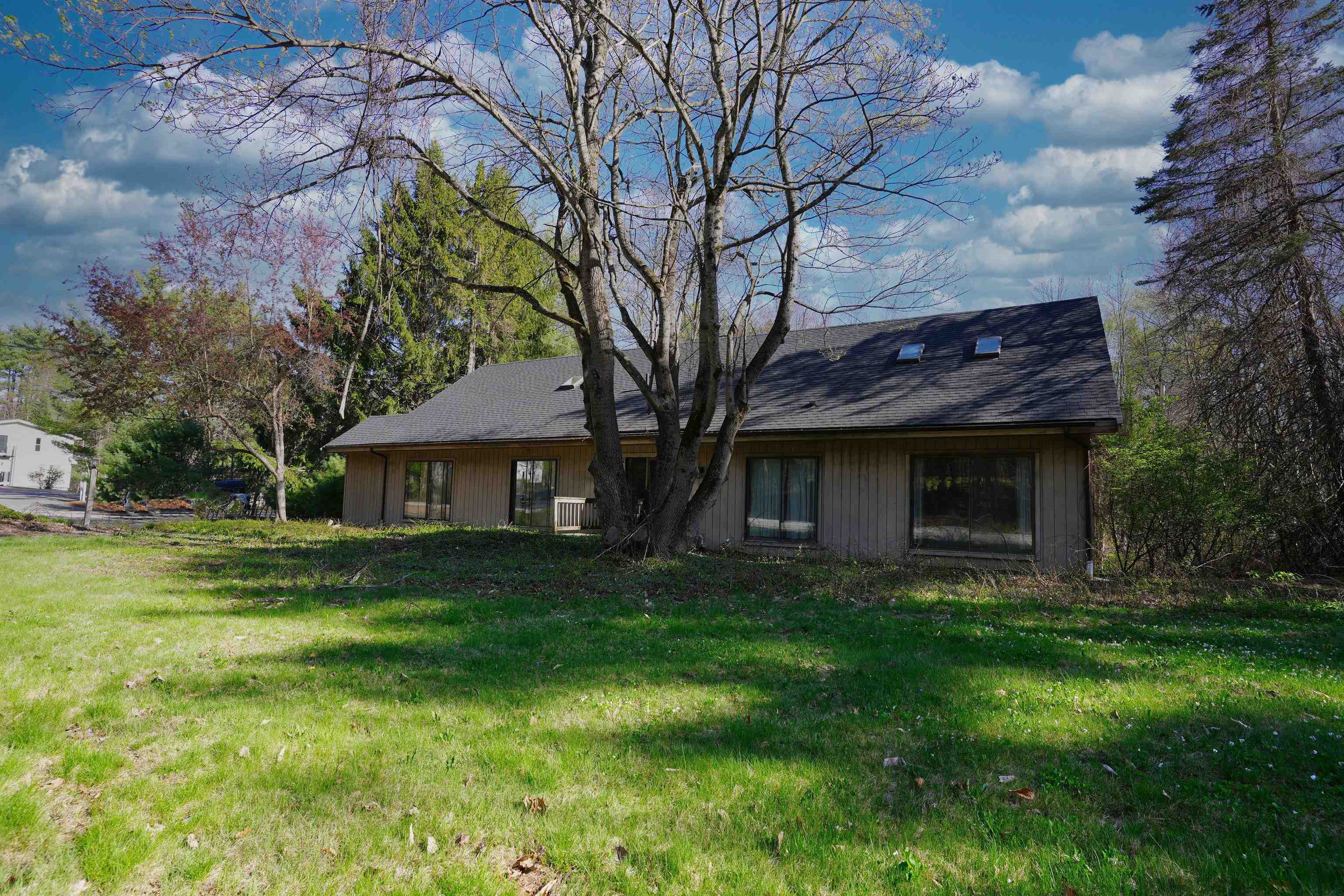 Bow NH Commercial Property for sale $$550,000 $85 per sq.ft.