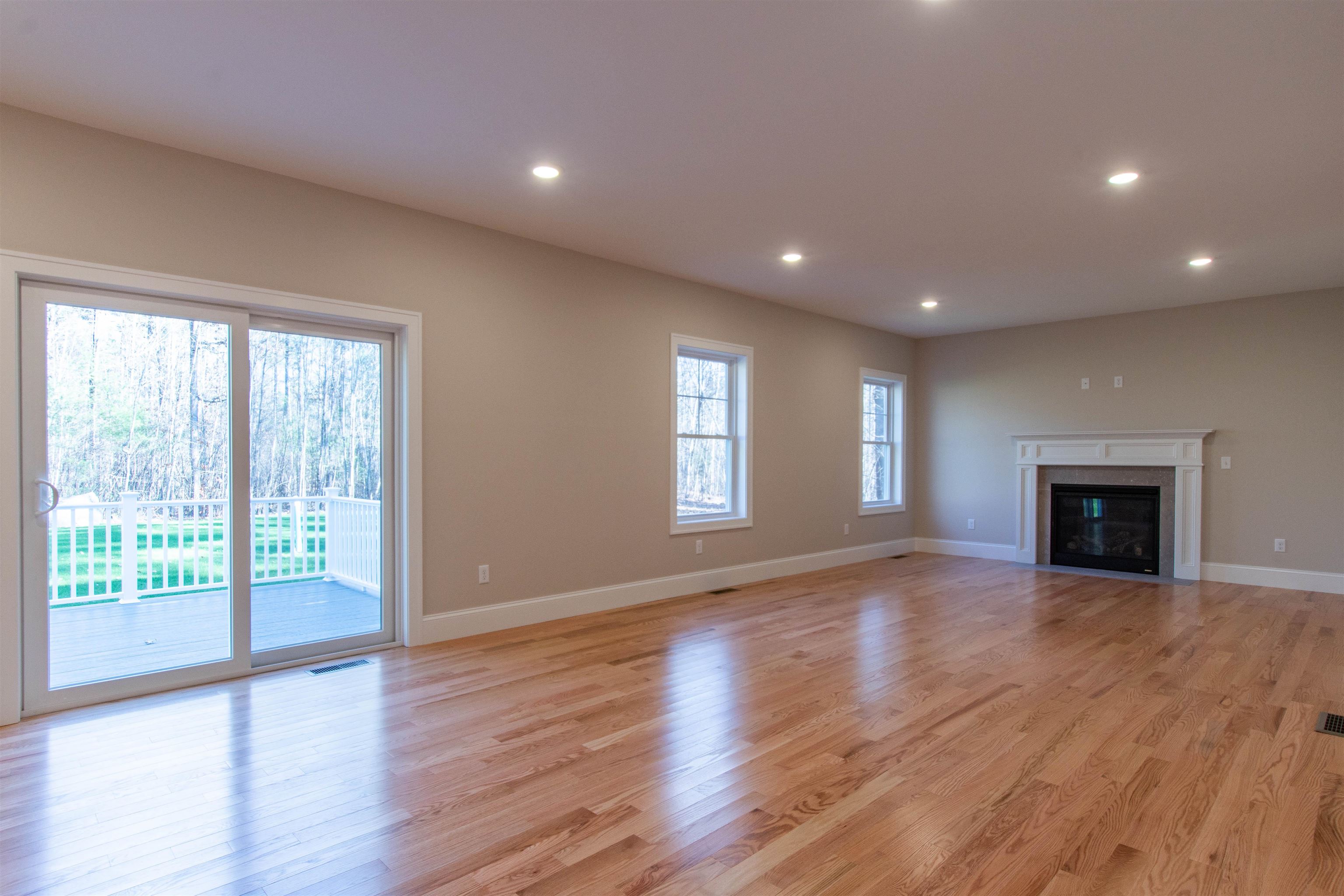 65 Wilderness Dr, Nashua, NH 03062