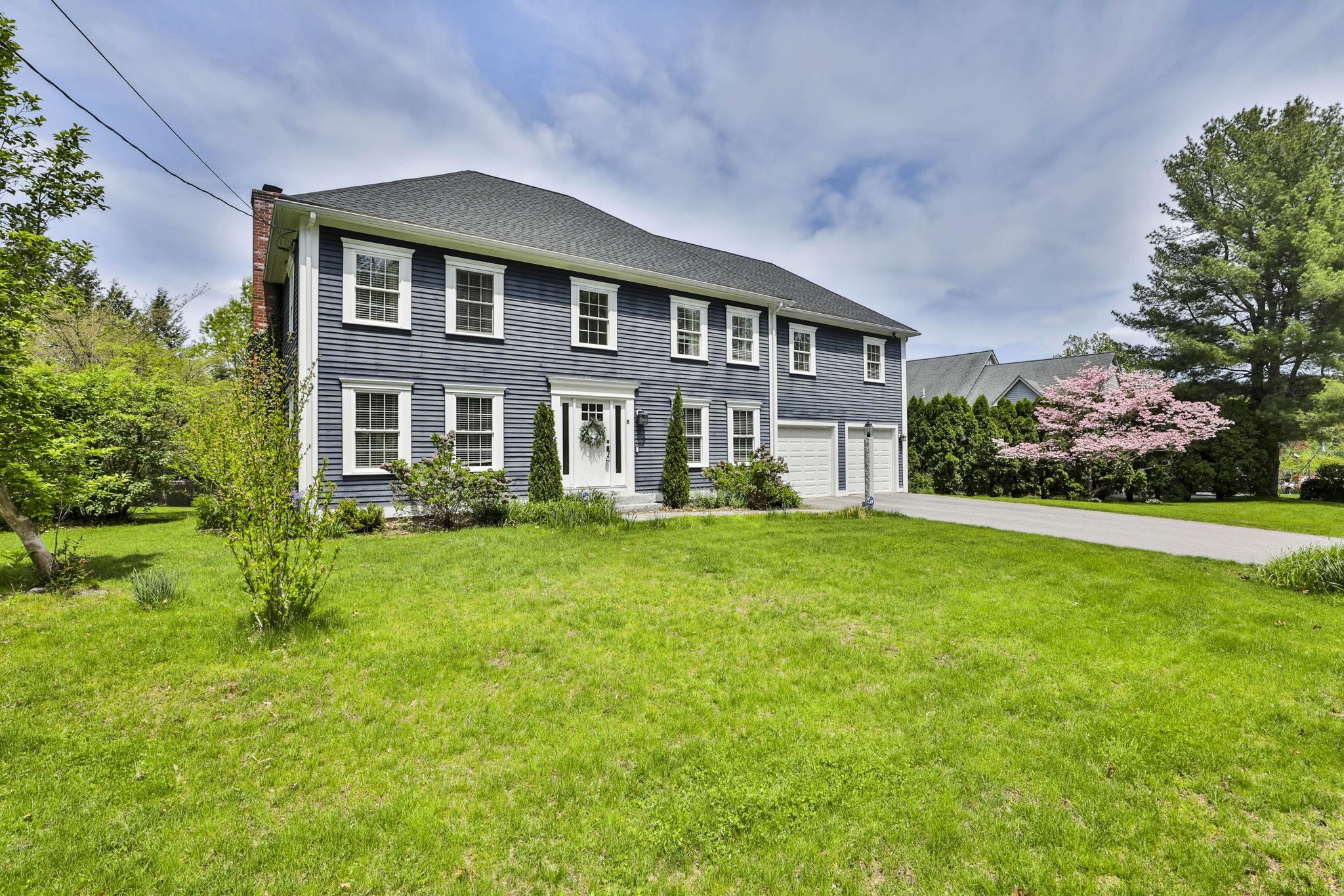 MLS 5041092: 8 Bicentennial Drive, Nashua NH