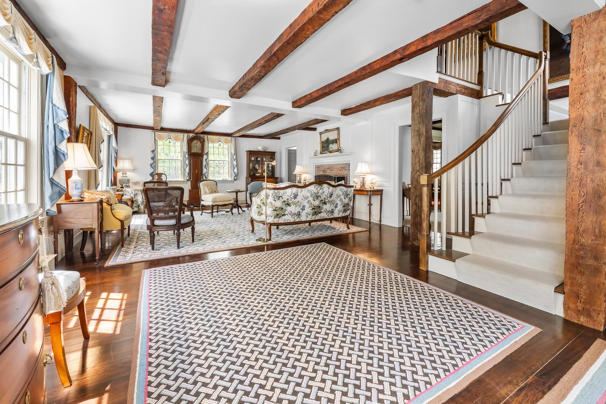 Formal living room 23214905