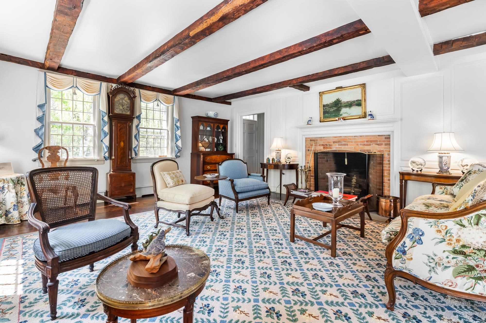 Formal living room 23214906