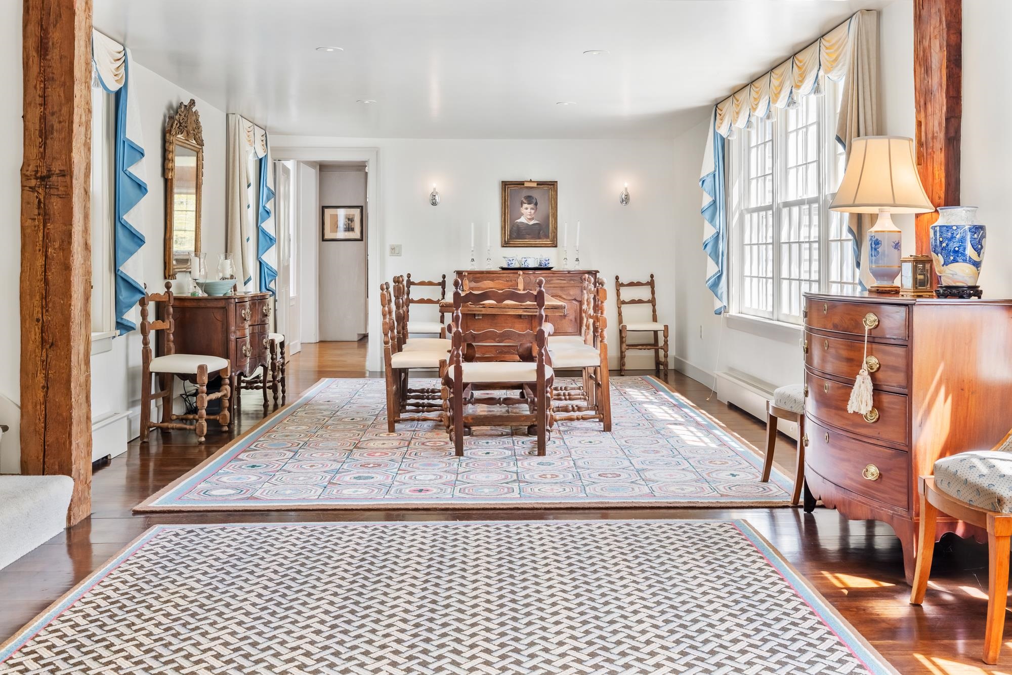 Formal dining room next to livng room 23214911