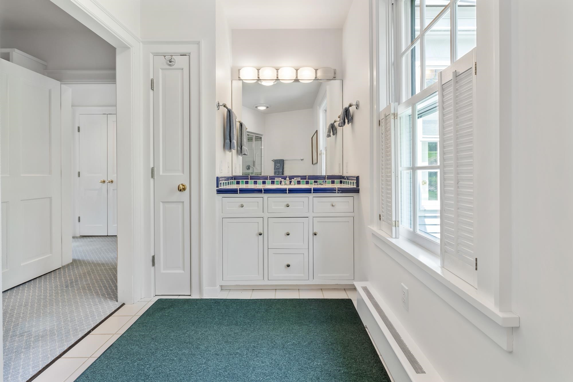 Primary bath 23214929