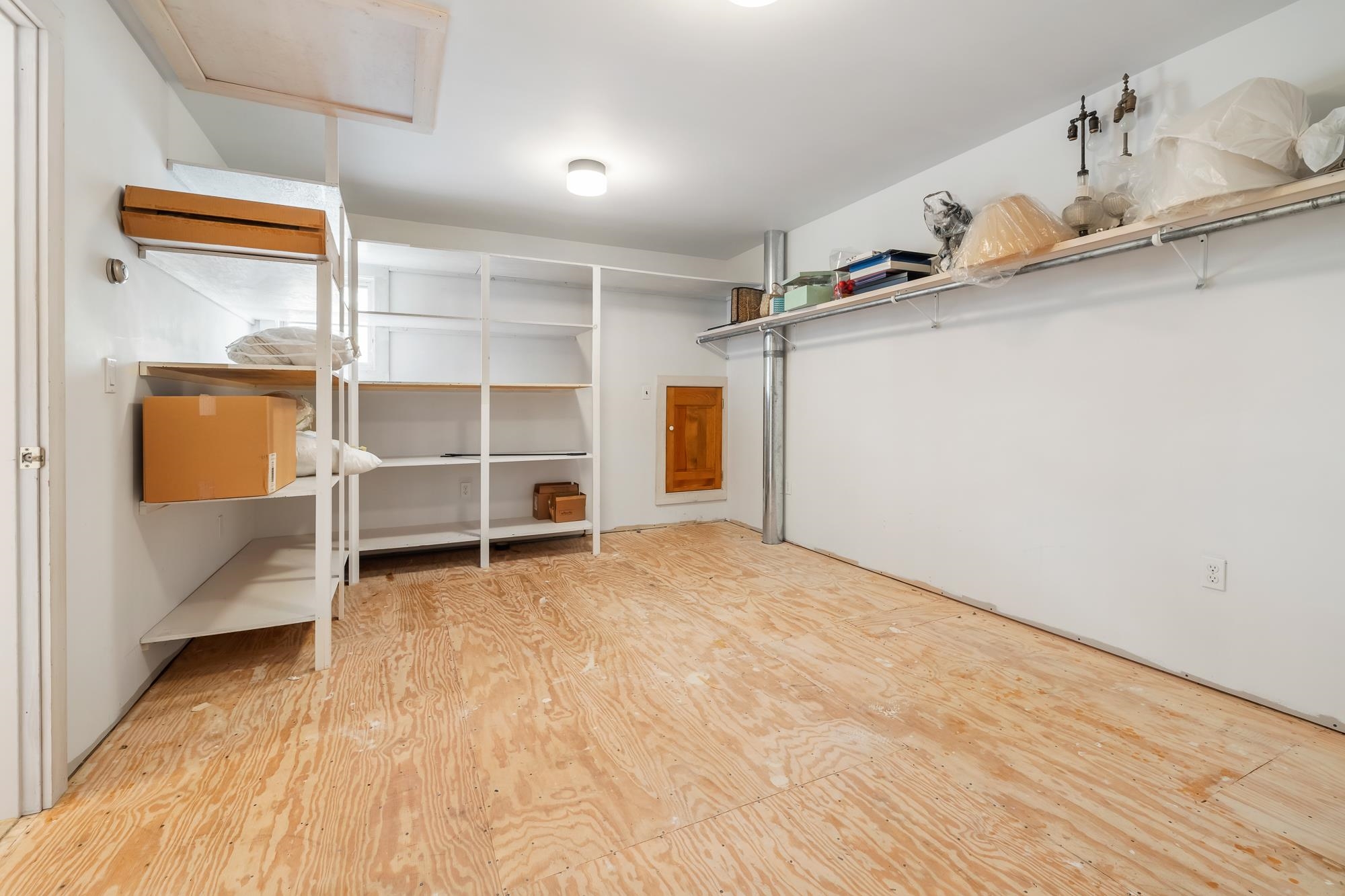 2nd floor attic storage 23214934