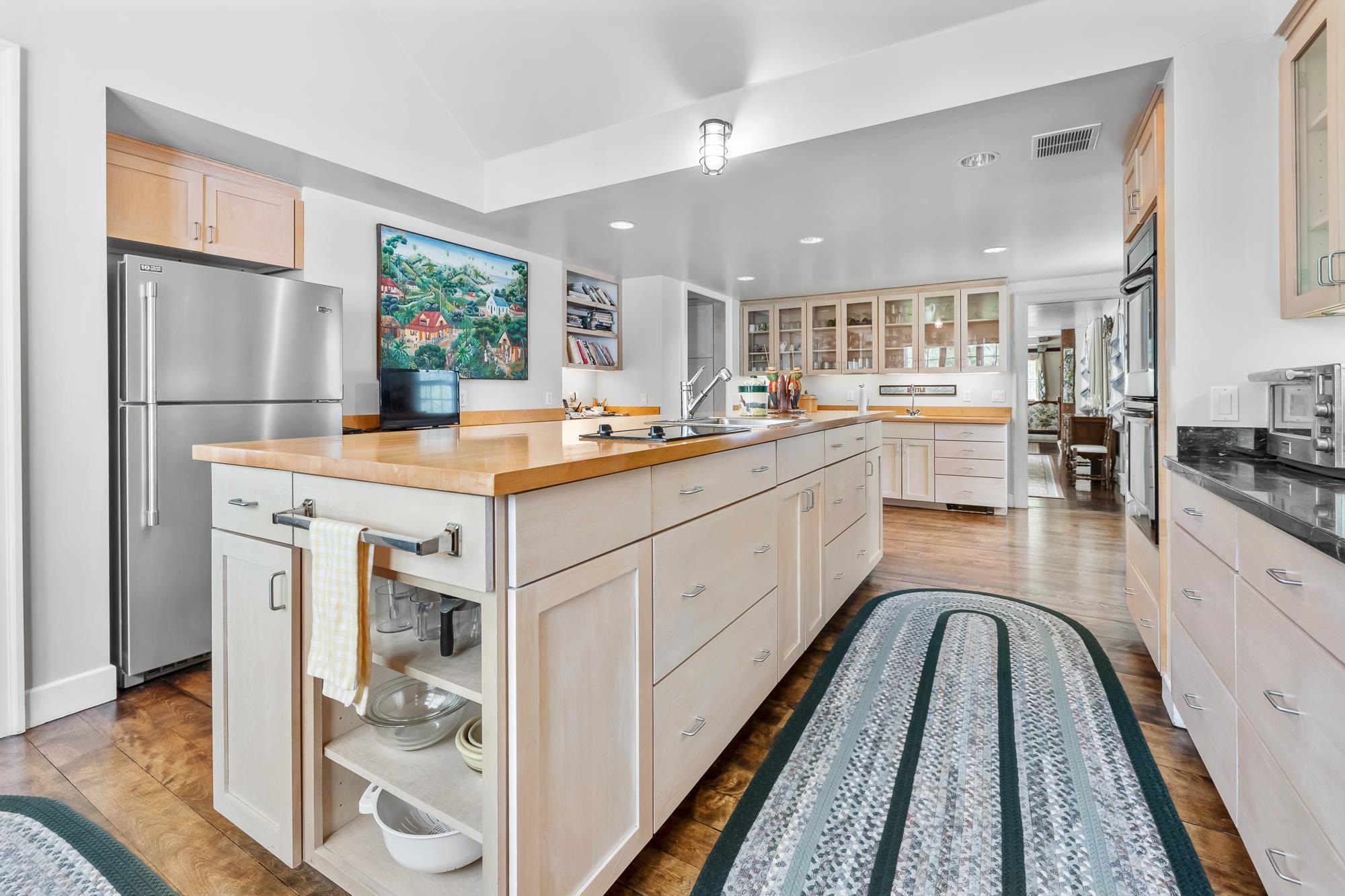 Relaxed family room with large gas fireplace 23214904