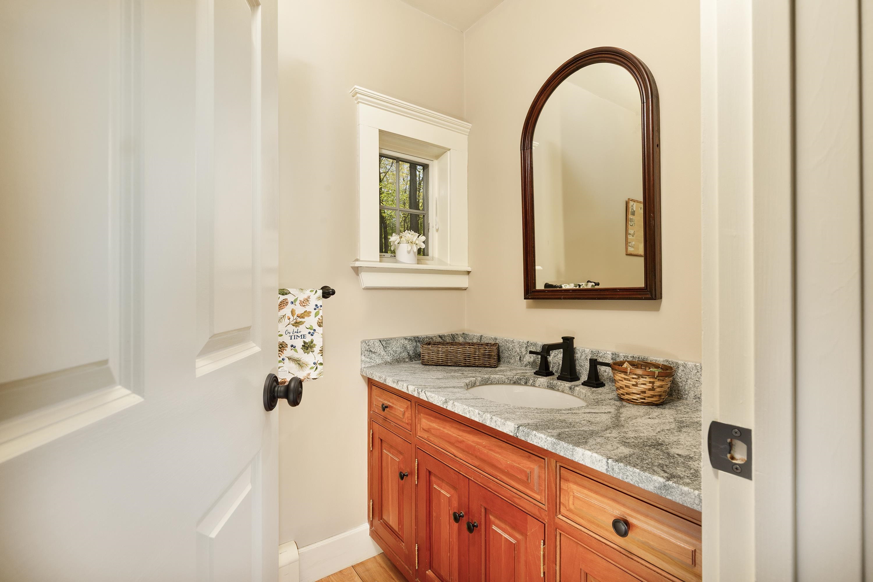 20 Edgemont Landing Rd, Newbury, NH 03255