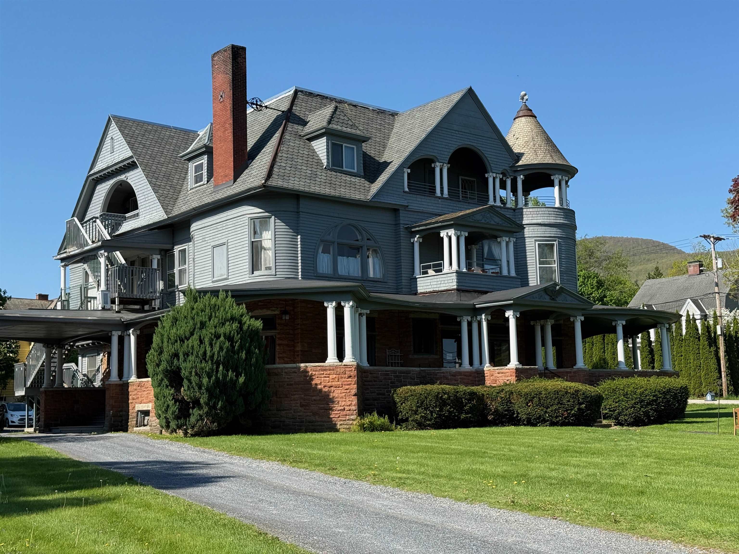 Bennington VT&nbsp;Commercial Property for sale $1,299,000 $182 per sq.ft.