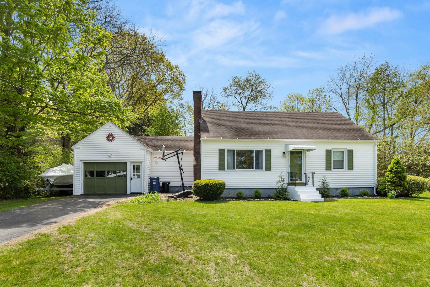 MLS 5043045: 7 Lamson Lane, Hampton NH