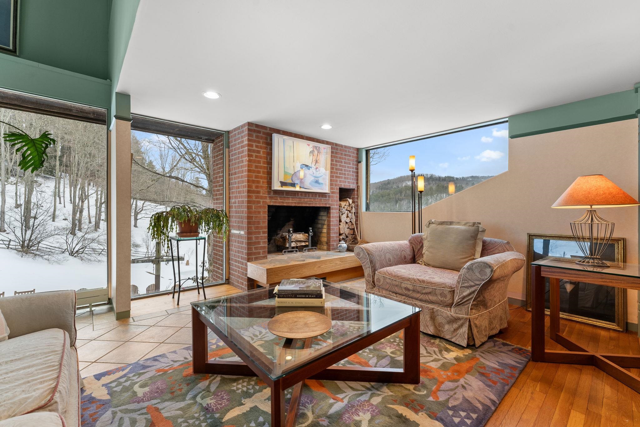 Second Level Family Room 22810374