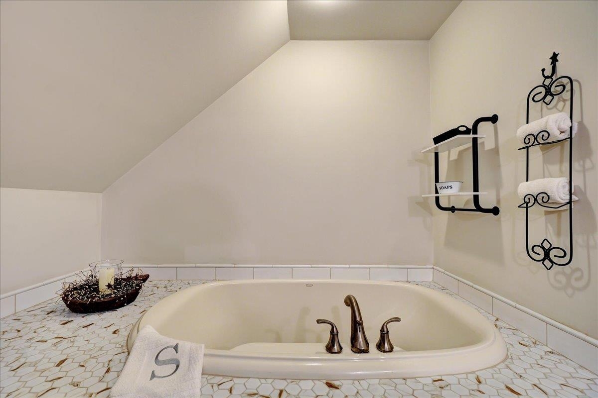 Saoking Tub in the Primary En Suite Bath 23293173