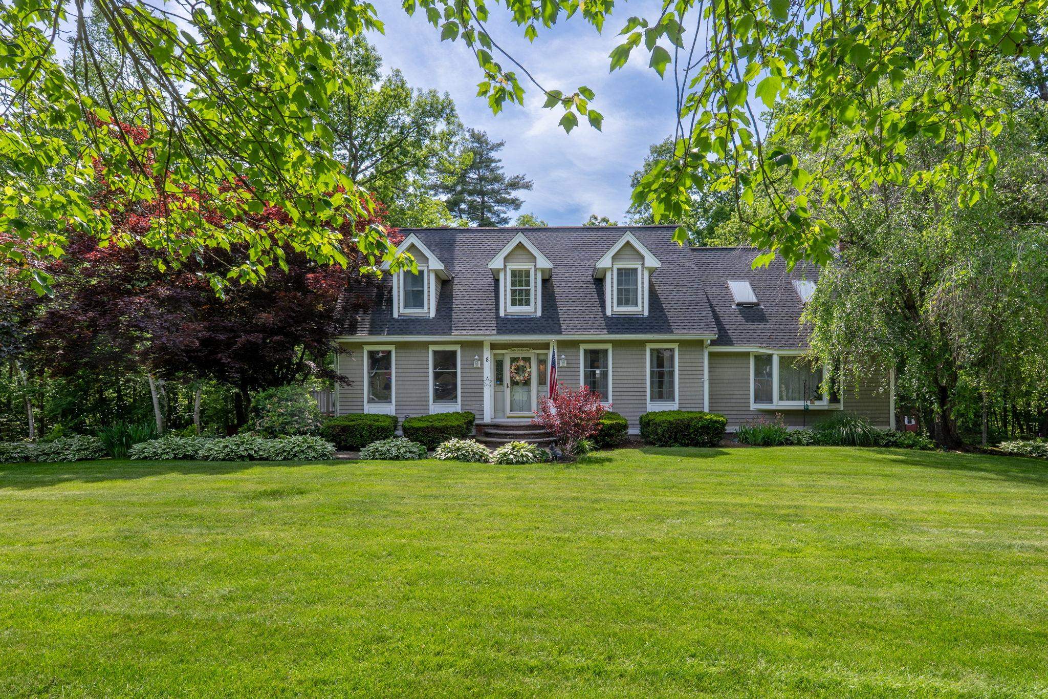 MLS 5043738: 8 Kestrel Lane, Hudson NH