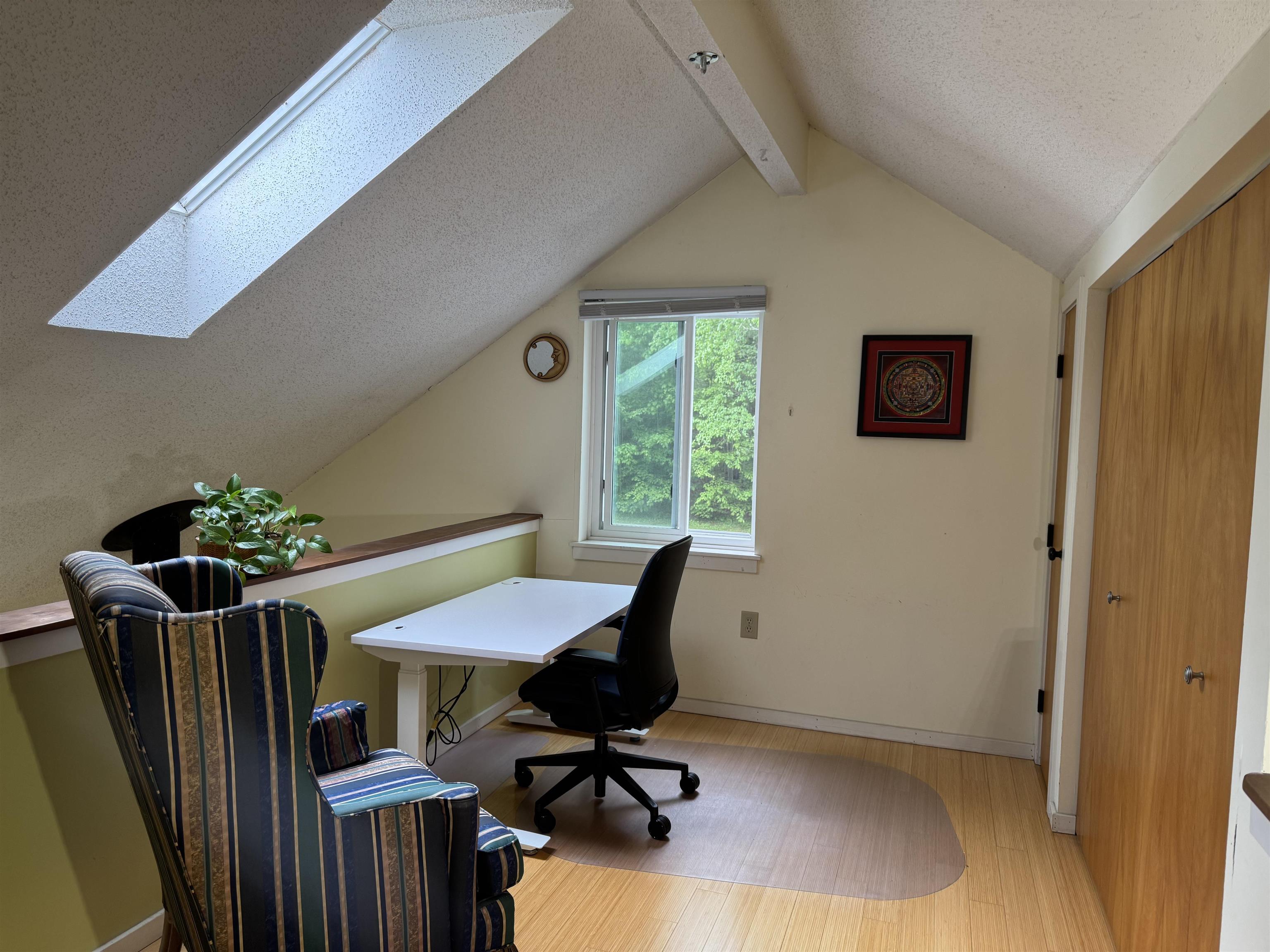 Loft, possible 3rd bedroom 23341521