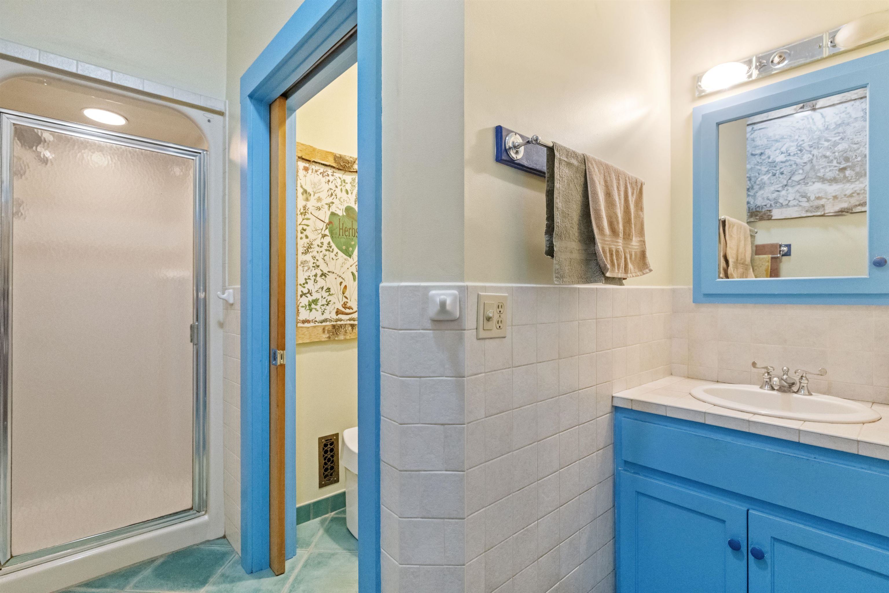 1st Floor Bathroom (3/4)