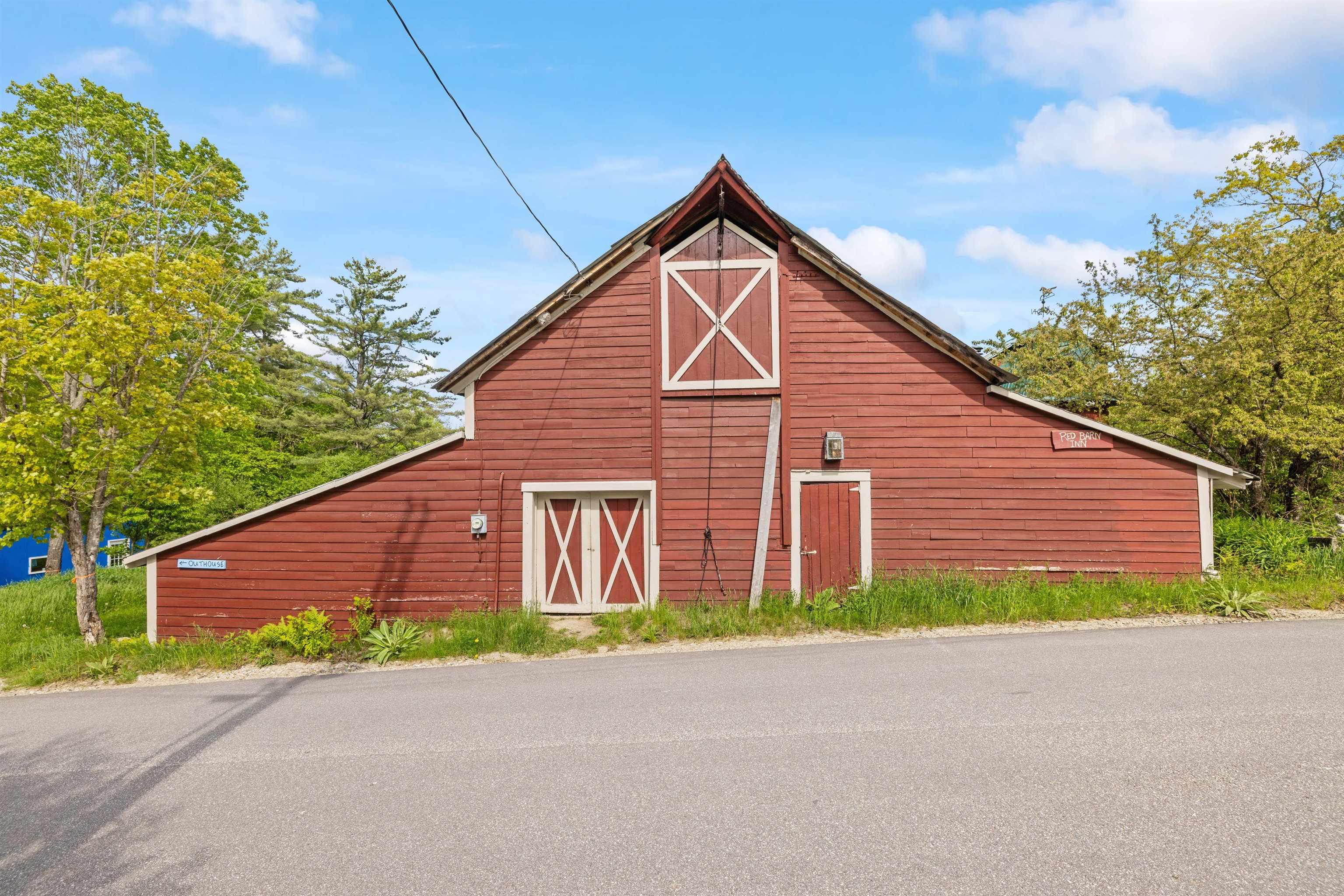 Red Barn w/ Rustic Studio