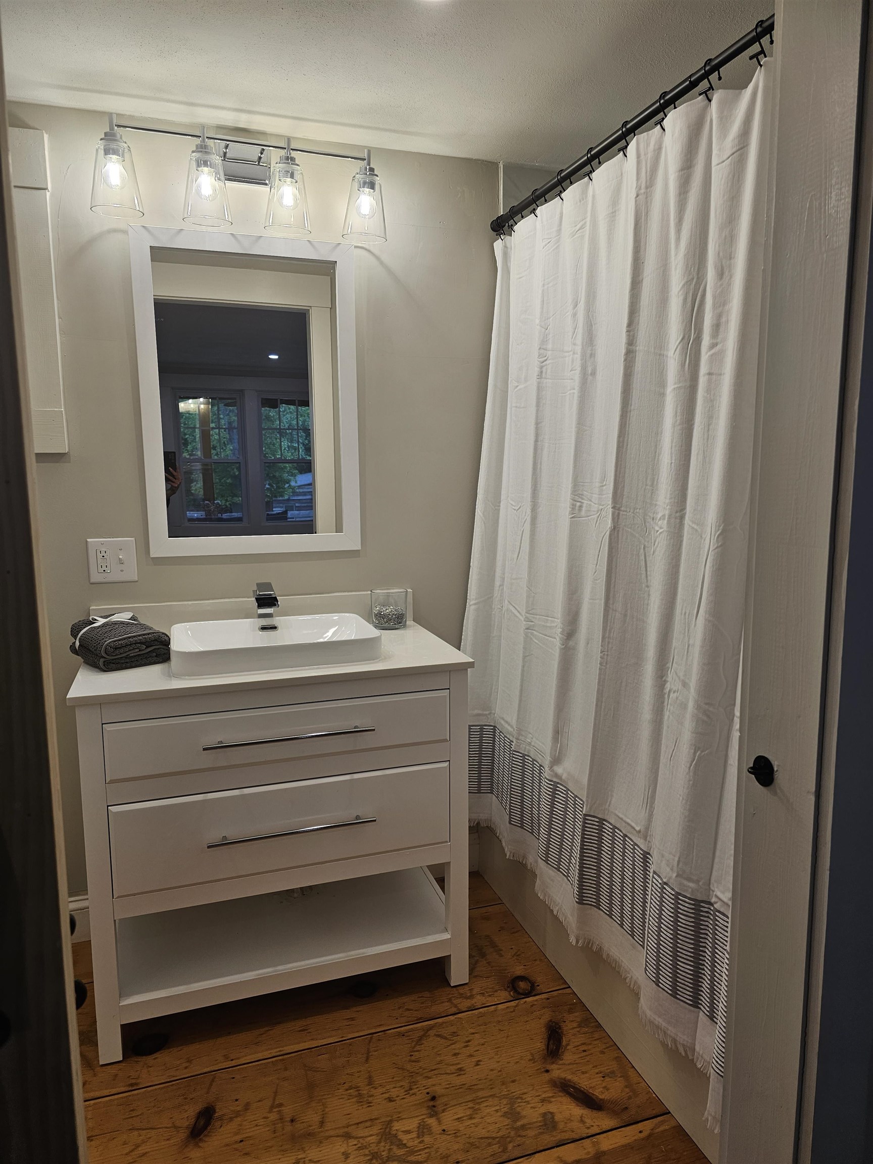 436 Mammoth Rd, Pelham, NH 03076