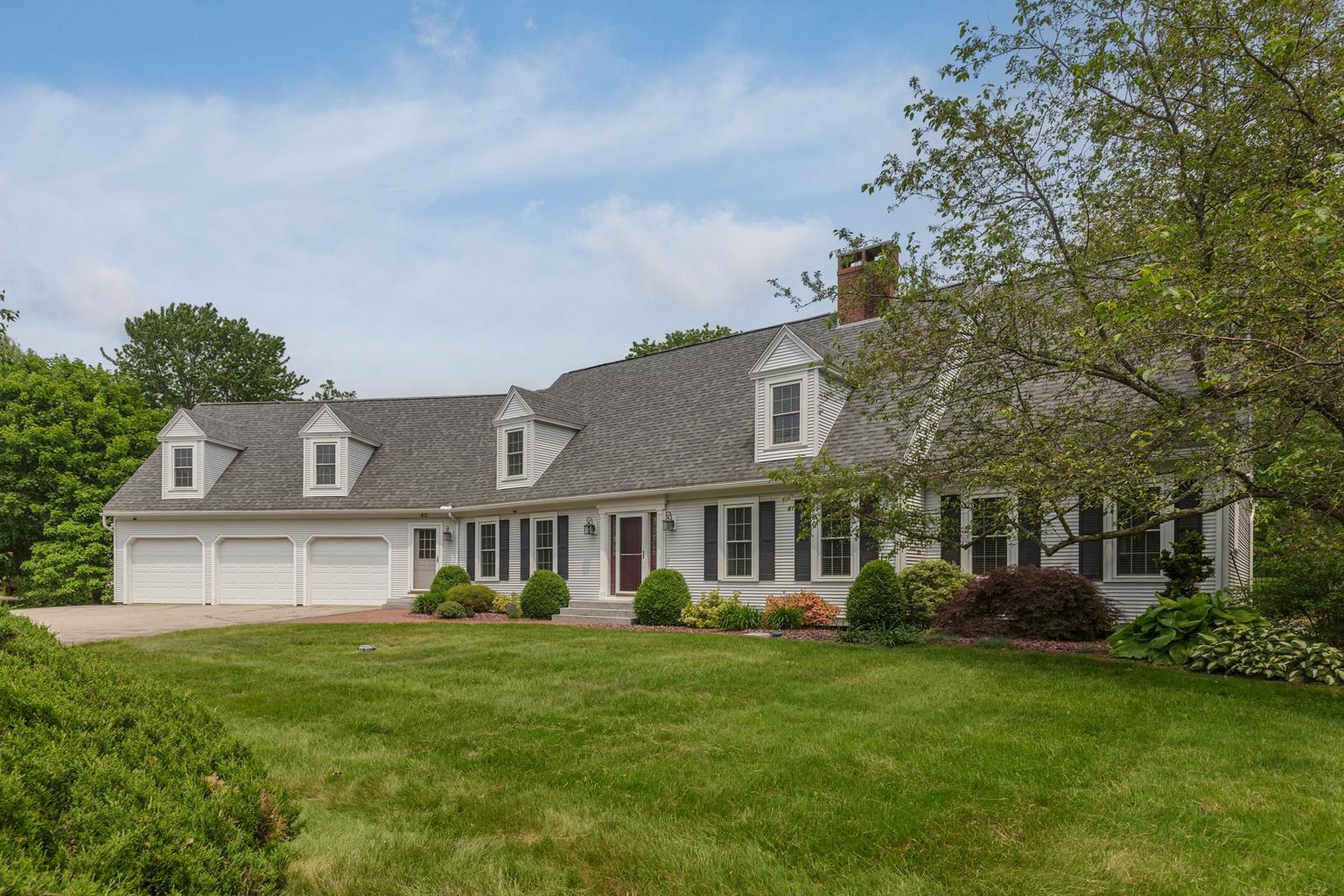 MLS 5045051: 40 Lane Road, Derry NH