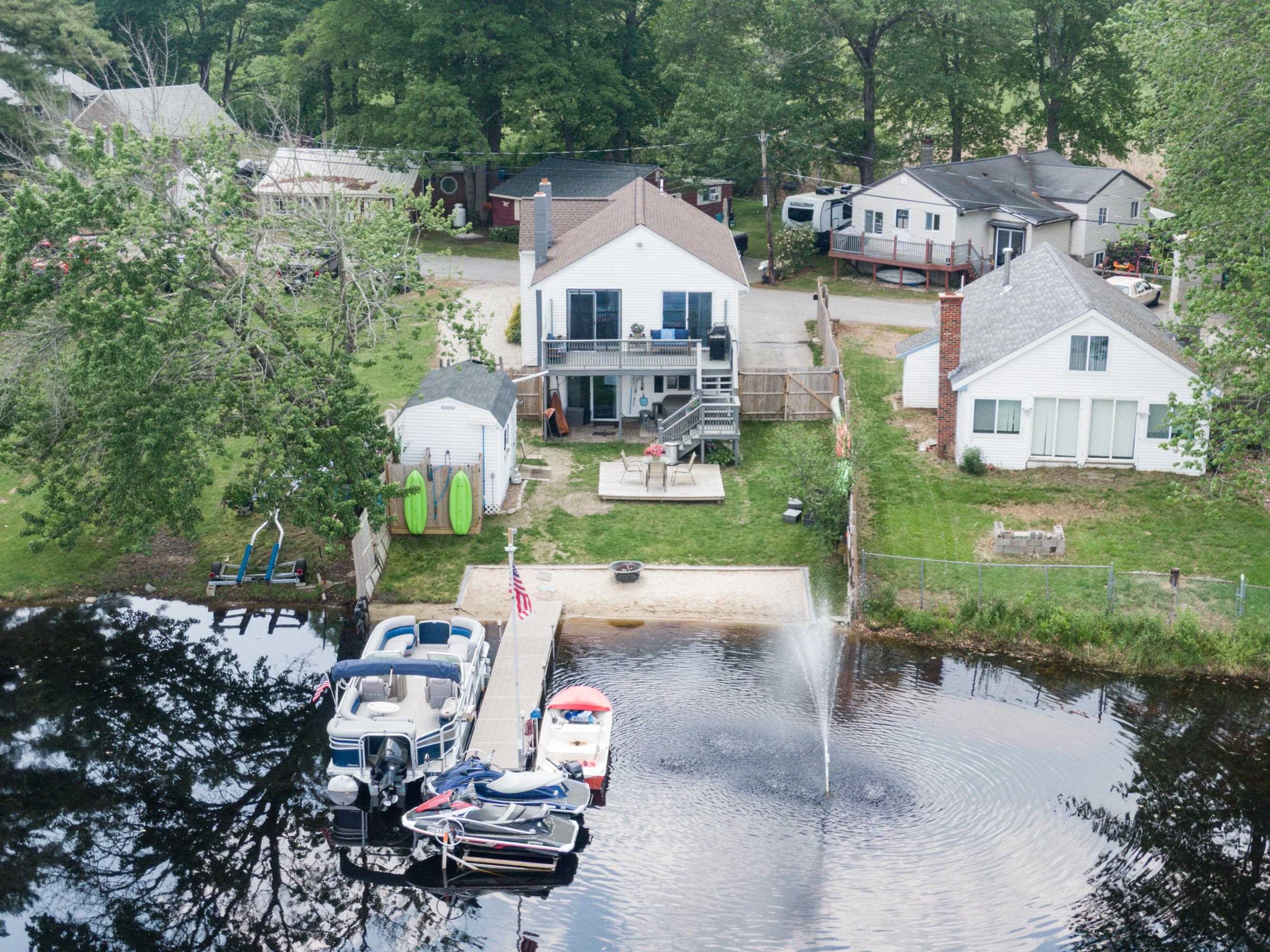 MLS 5045666: 15 Maple Street, Kingston NH