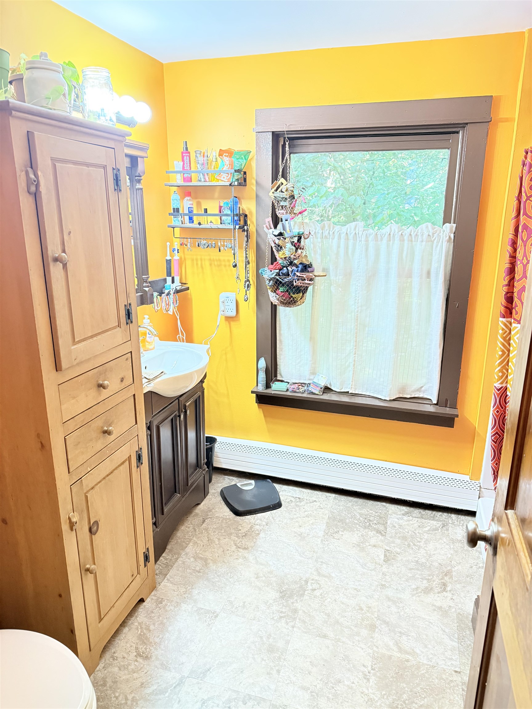 Second floor full bath