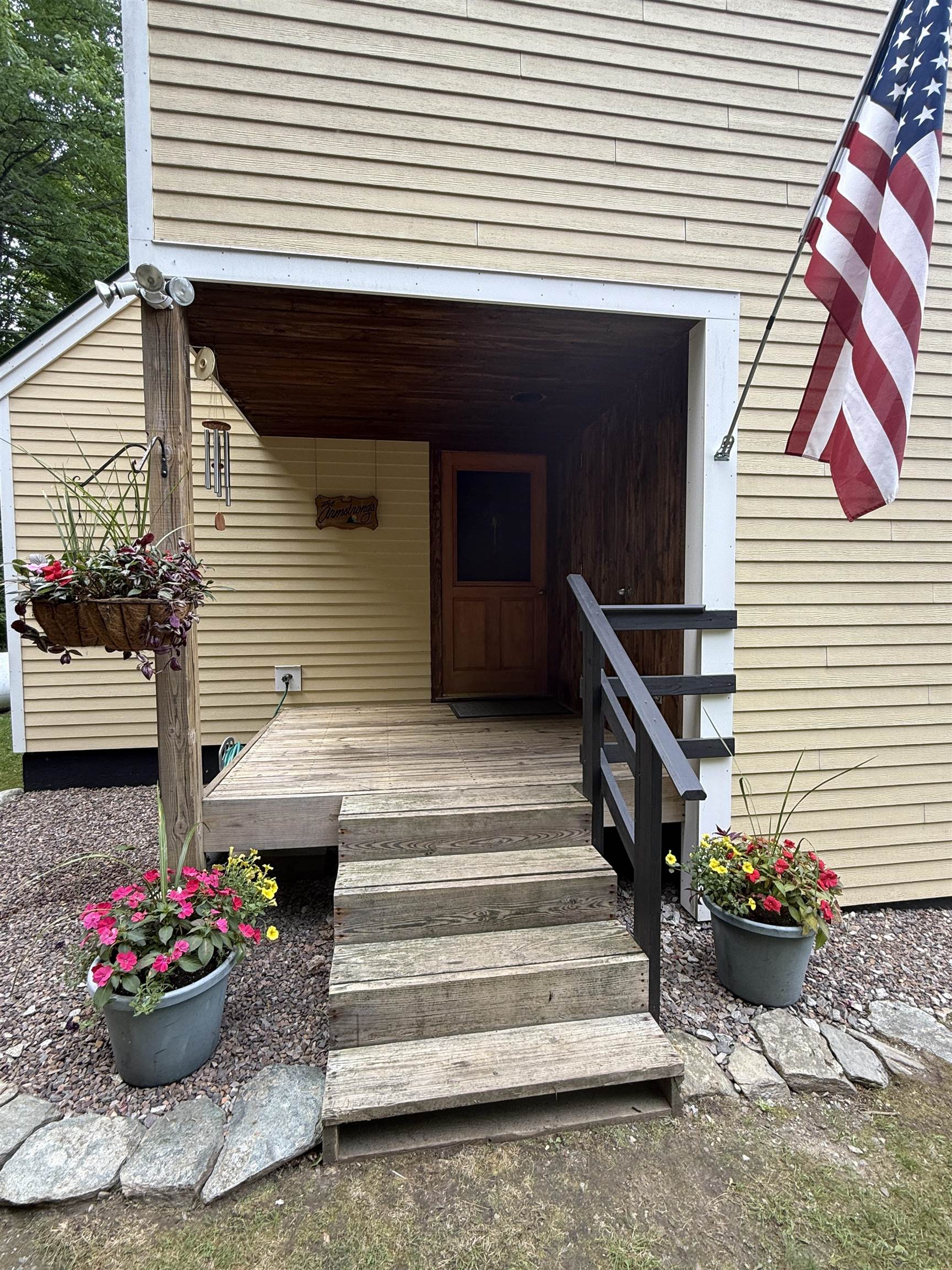 COVERED ENTRY 23452973