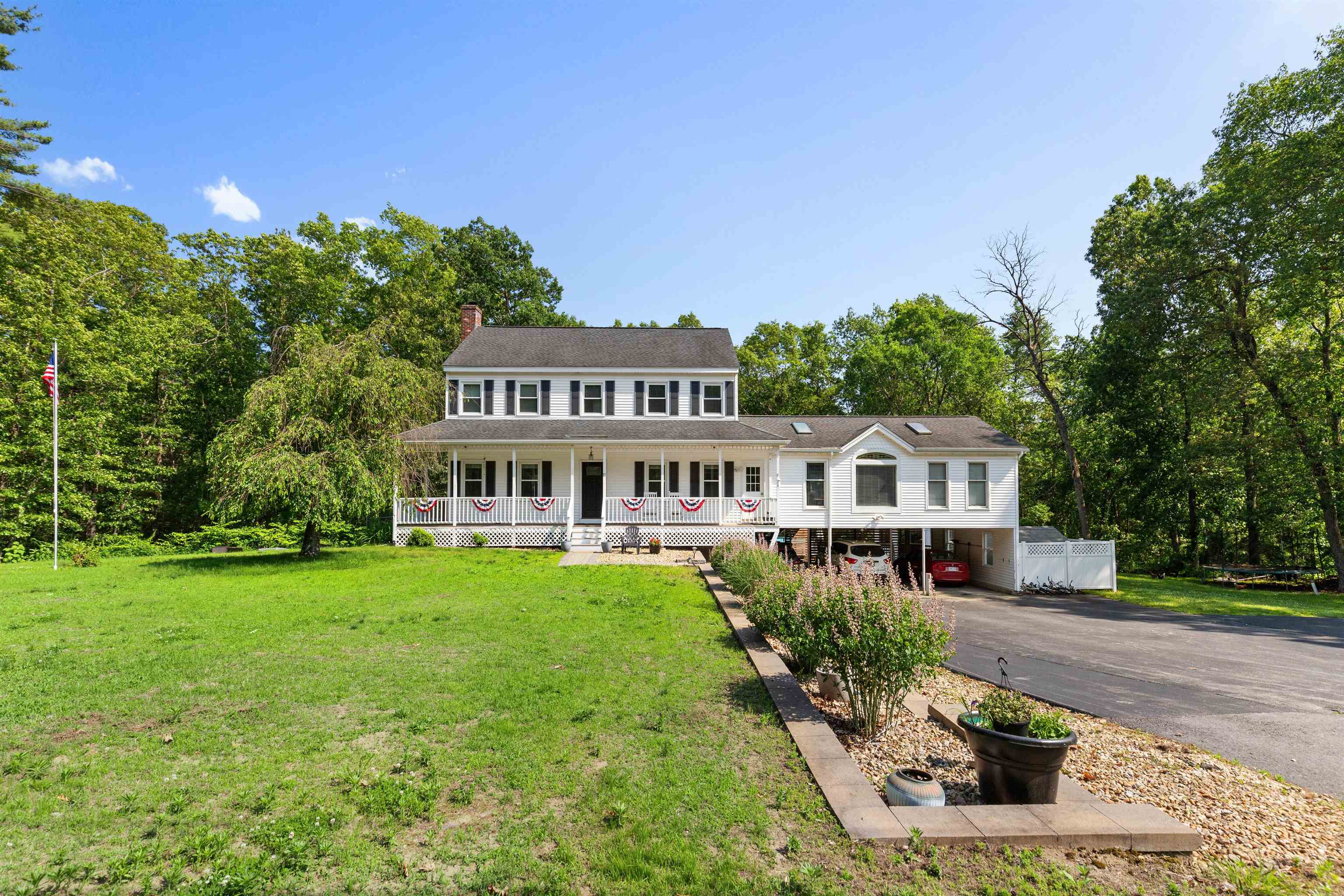 MLS 5047095: 11 Parkside Drive, Pelham NH