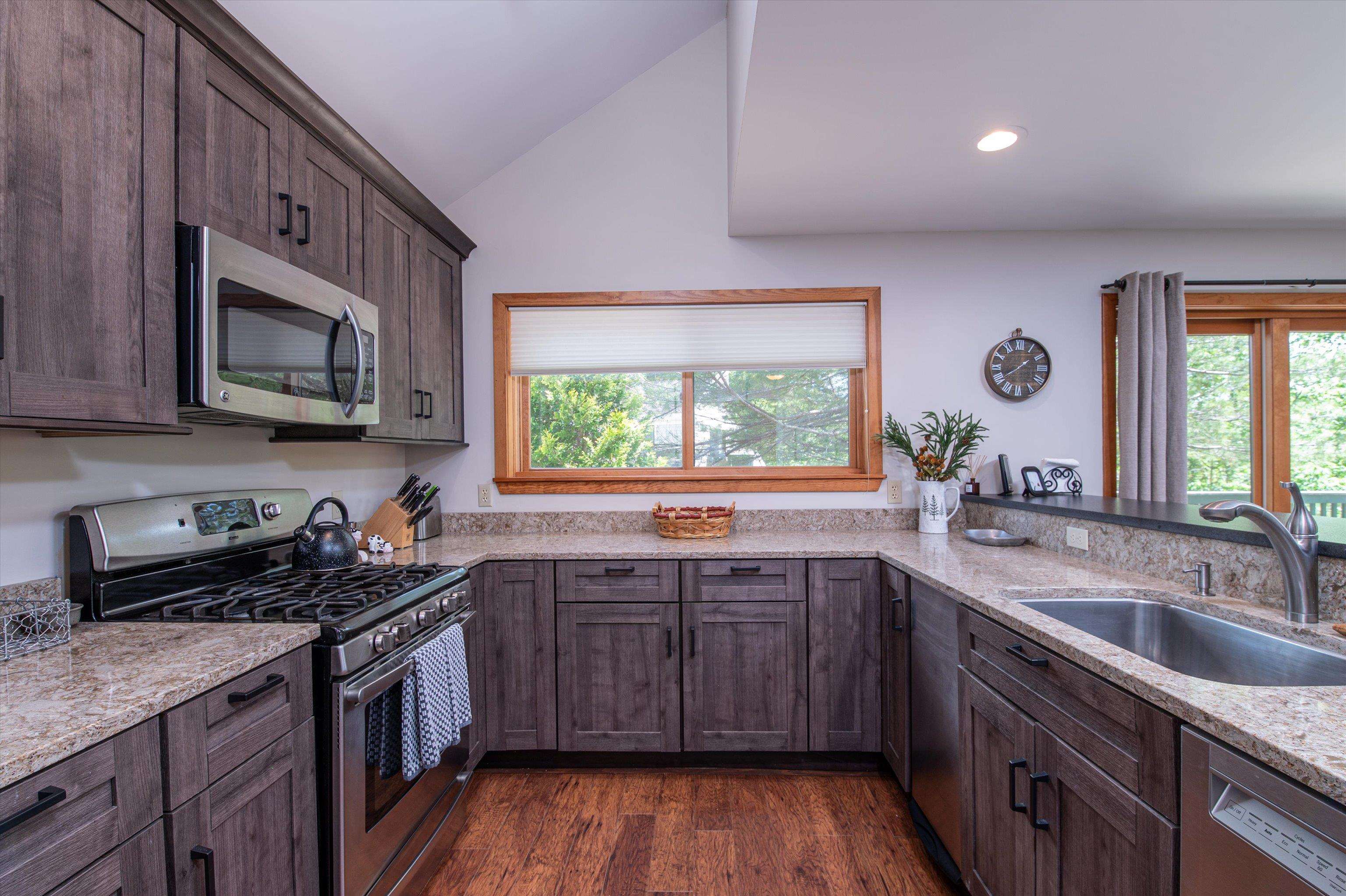 Updated Kitchen and Appliances 23513804