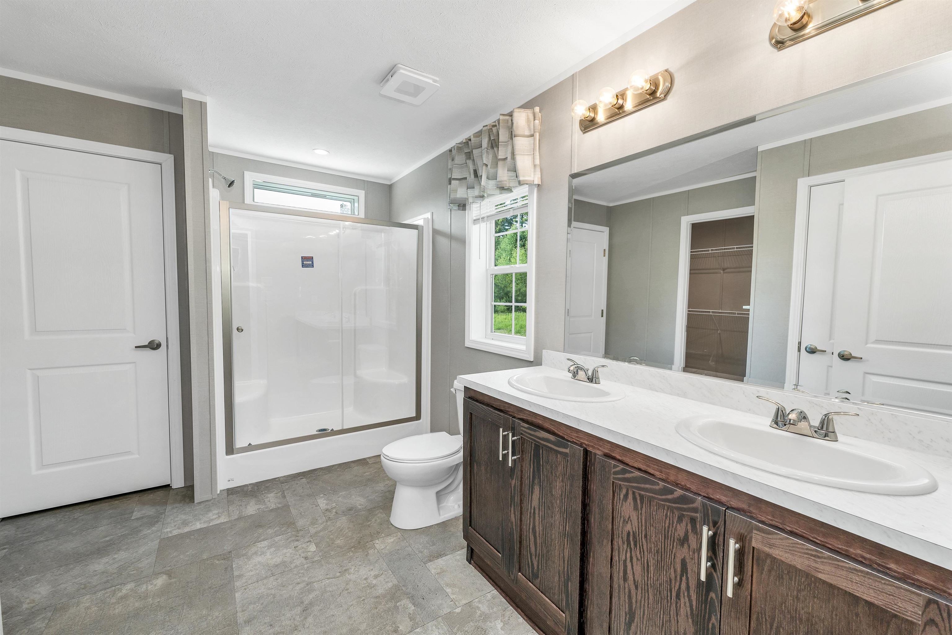 PRIMARY BATHROOM SUITE