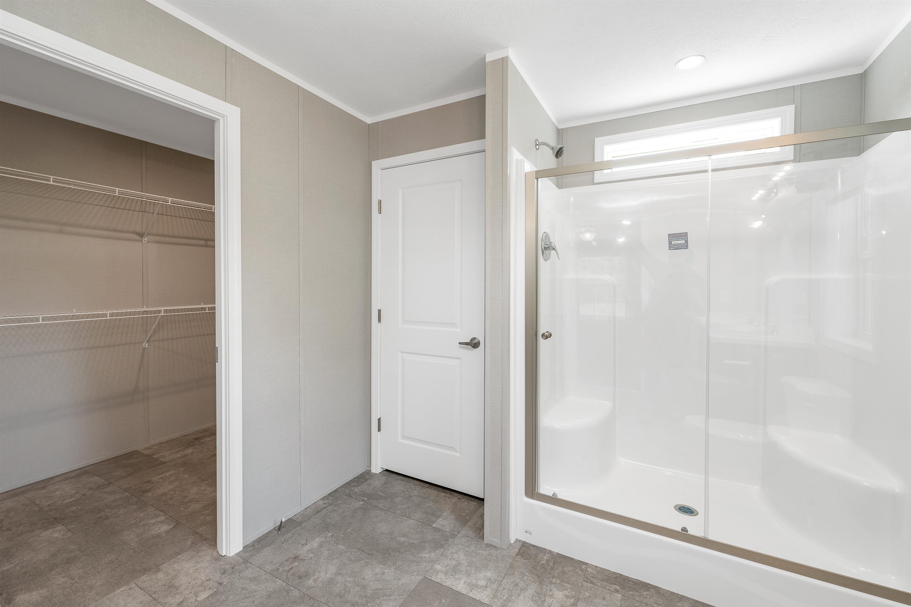 PRIMARY BATH SUNBURST SHOWER/TUB