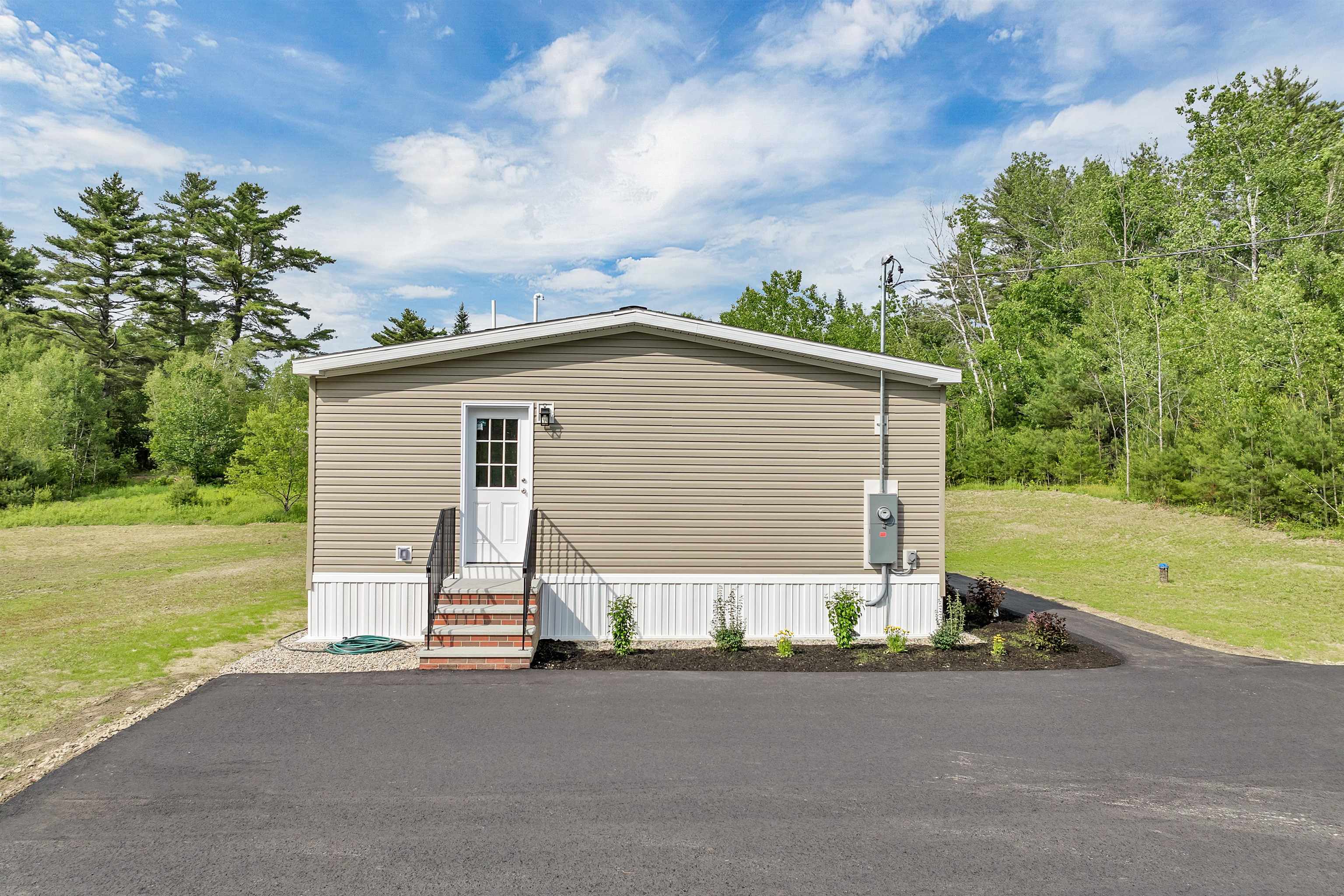 CONVENIENT SIDE ENTRANCE INTO MUDROOM/LAUNDRY