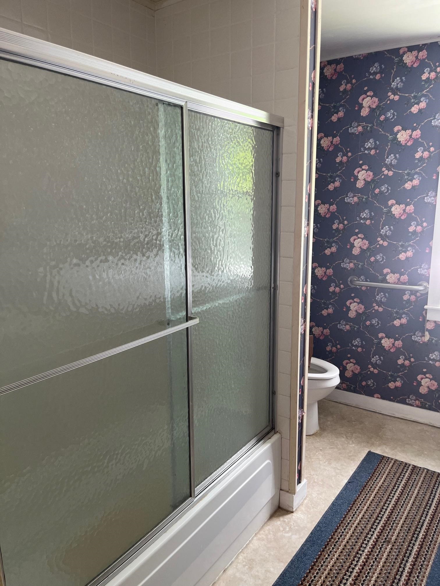 Upstairs Bath with Washer Dryer