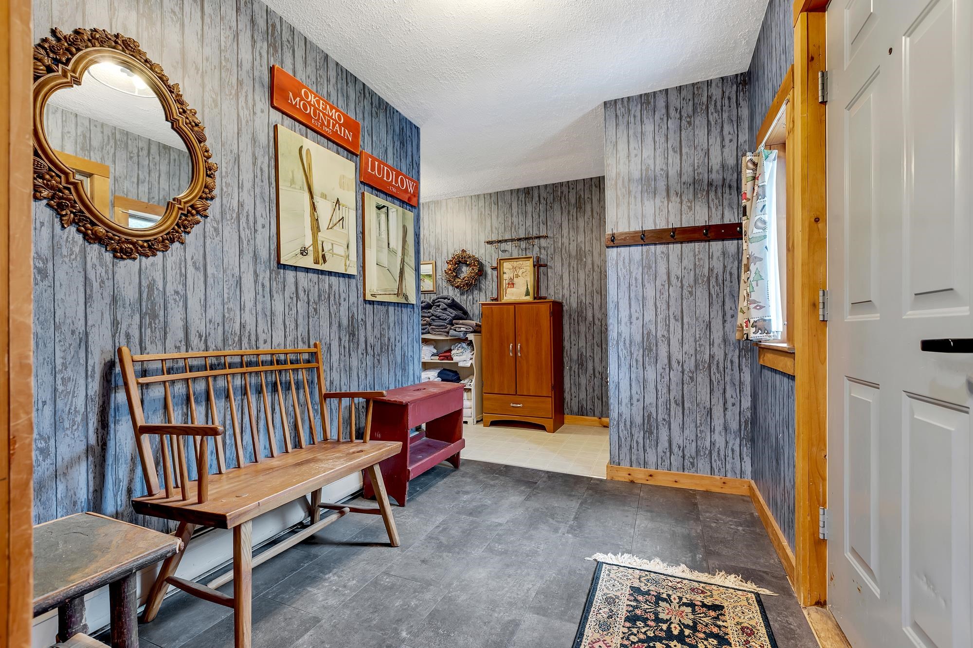 Large foyer and a warm welcome