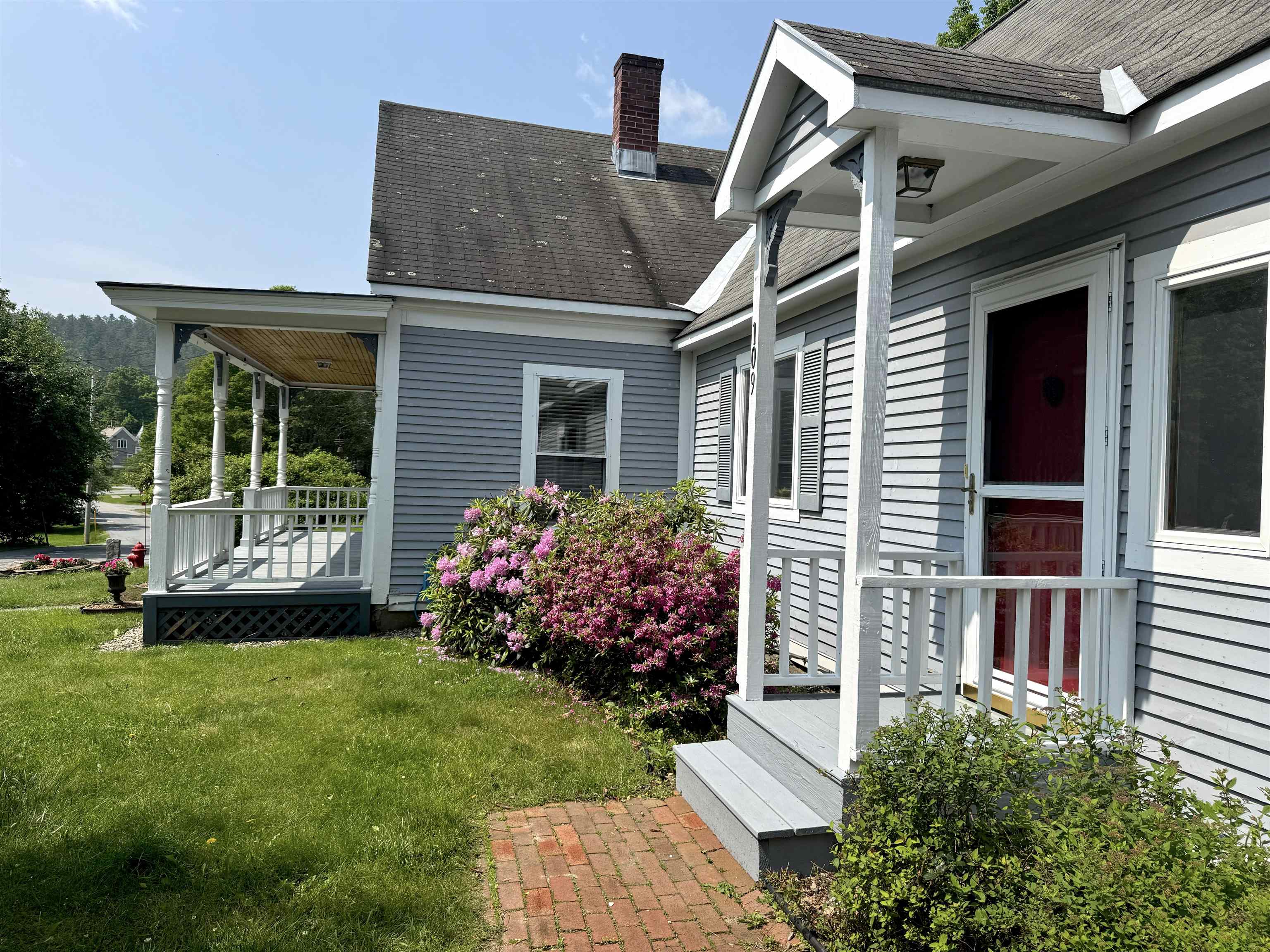 Small but sweet front yard