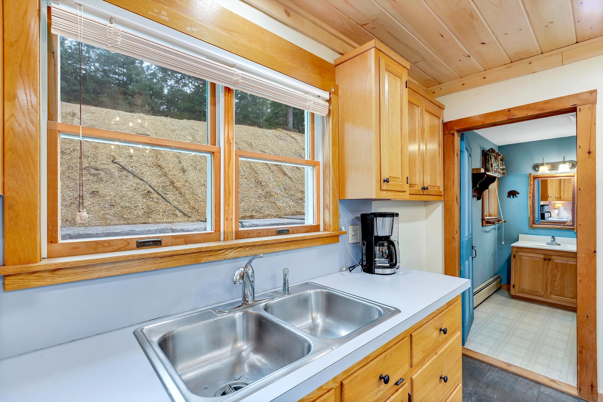Full bathroom off of the kitchen