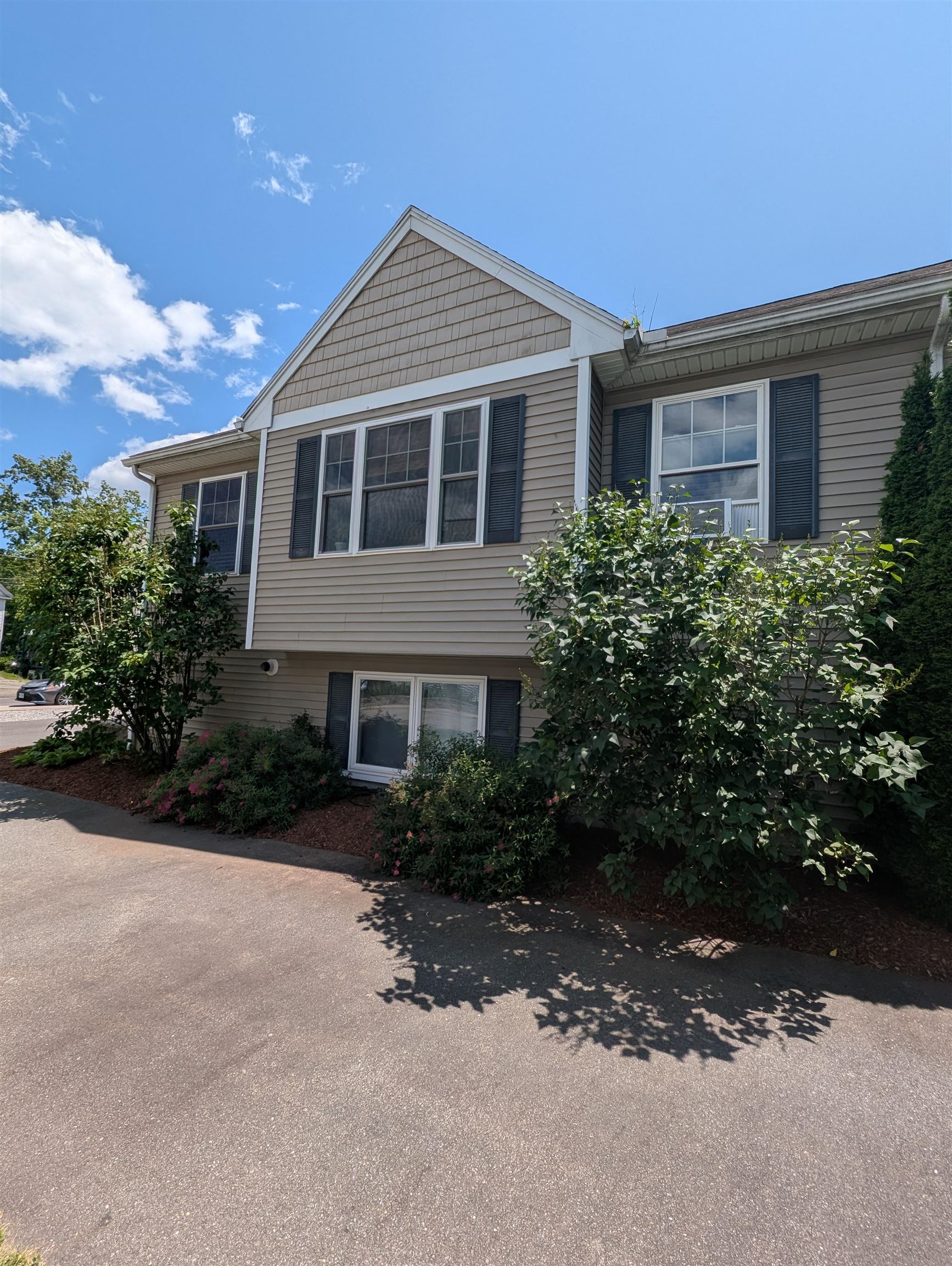 MLS 5047802: 15A Hobbs Avenue-Unit 1, Nashua NH