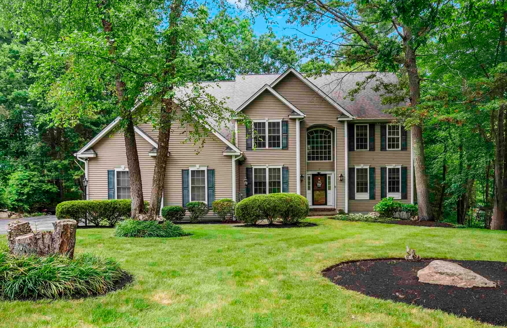 MLS 5048109: 17 Sycamore Avenue, Salem NH