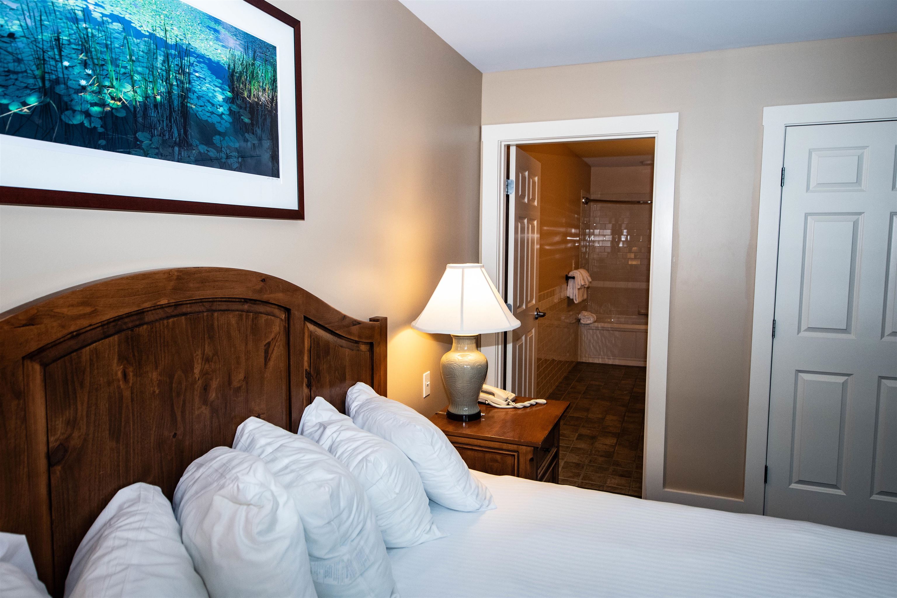 King bed with on suite bath 23502931