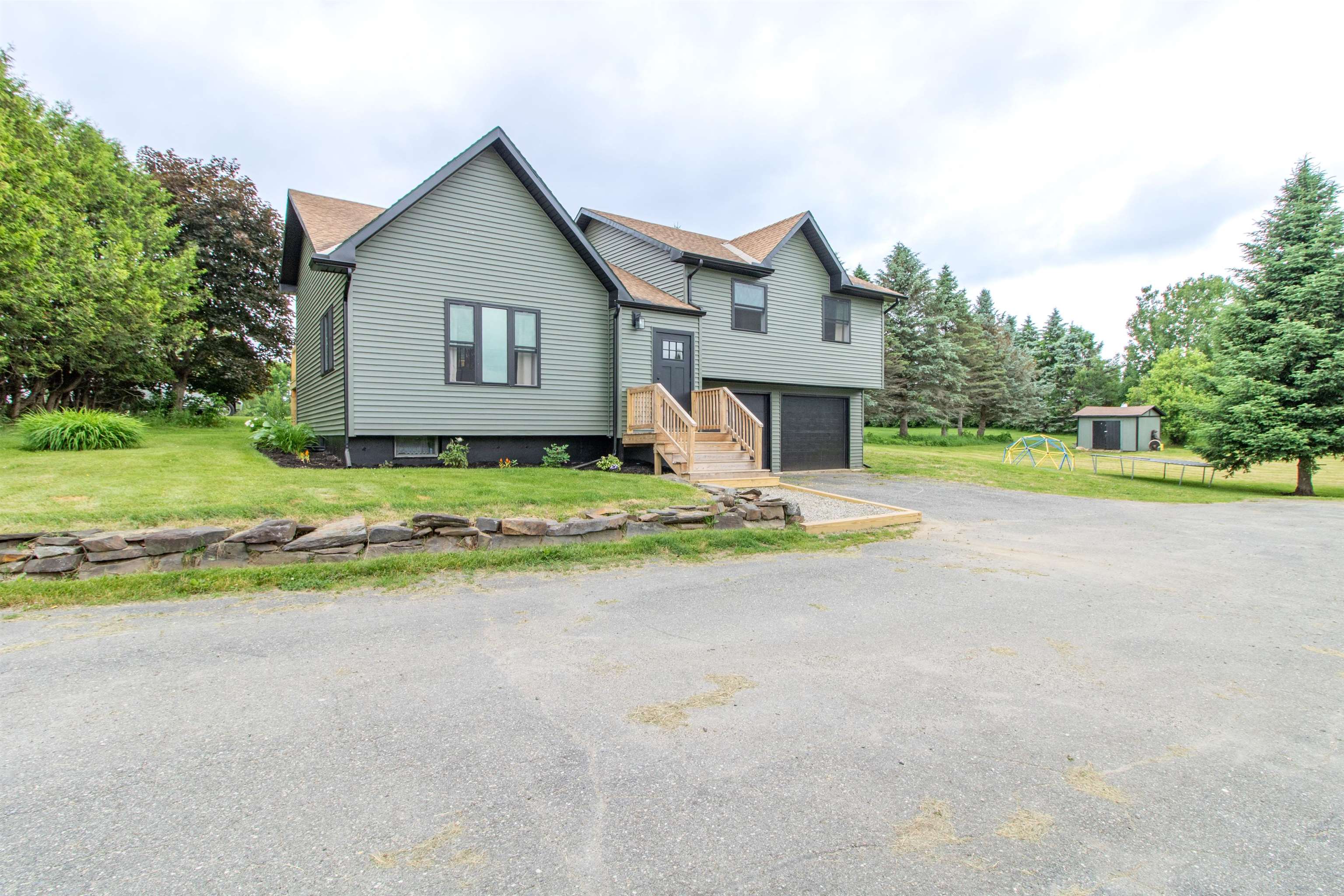 Homes for sale in Derby, VT | 287 Lakeview Dr, Derby, VT 05829 | MLS# 5048543